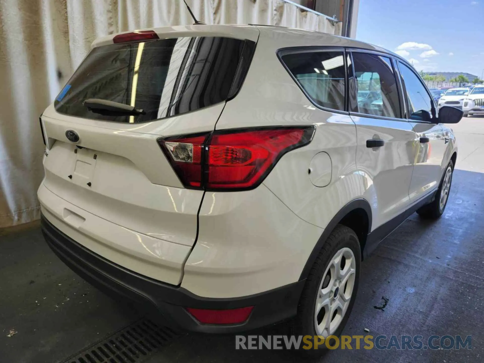 37 fotografías del automóvil dañado 1FMCU0F76KUC33507 FORD ESCAPE 2019
