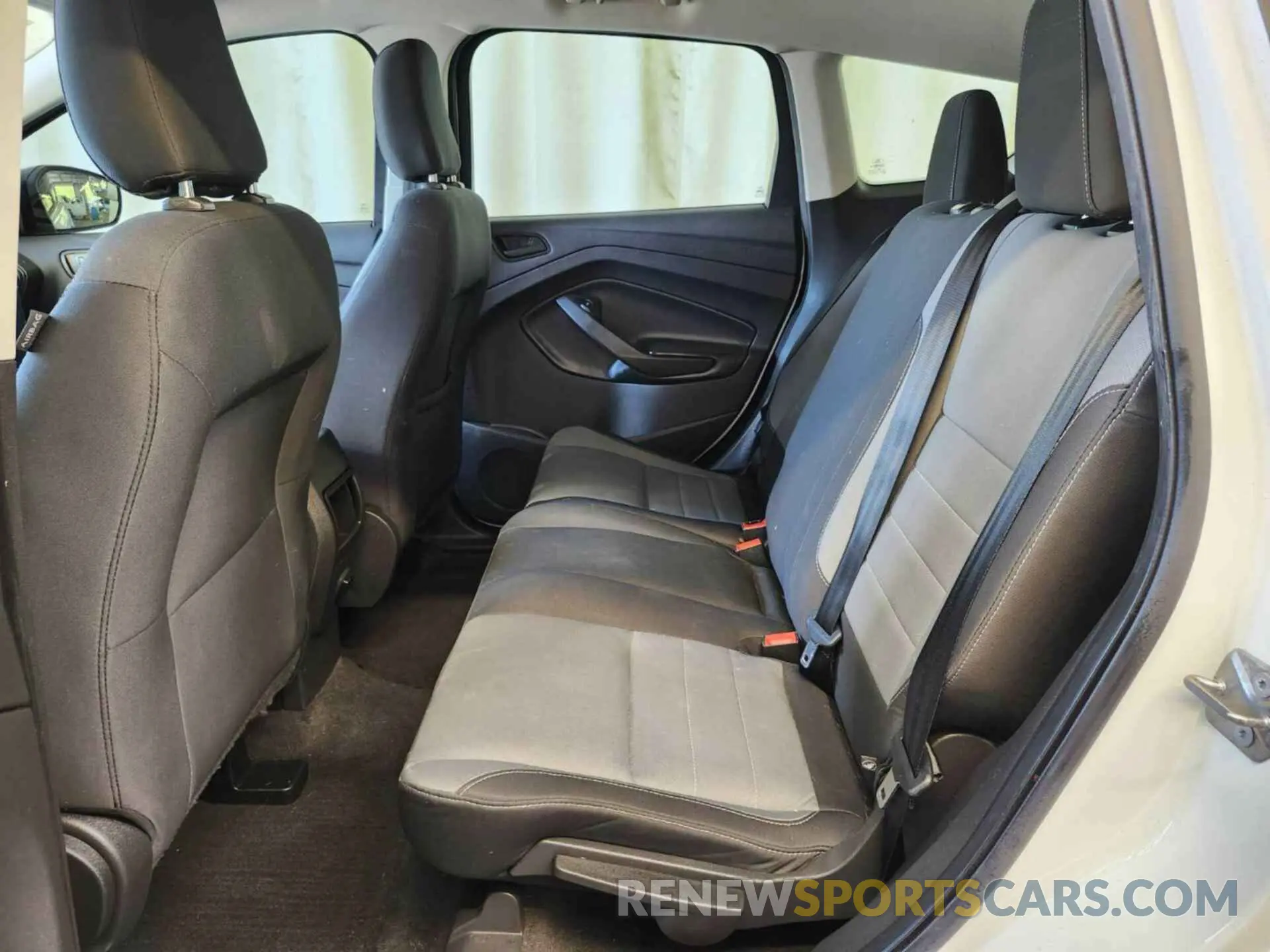 5 fotografías del automóvil dañado 1FMCU0F76KUC33507 FORD ESCAPE 2019