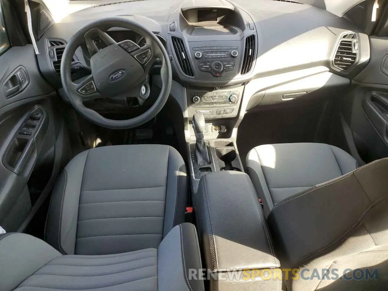 8 fotografías del automóvil dañado 1FMCU0F76KUC46905 FORD ESCAPE 2019