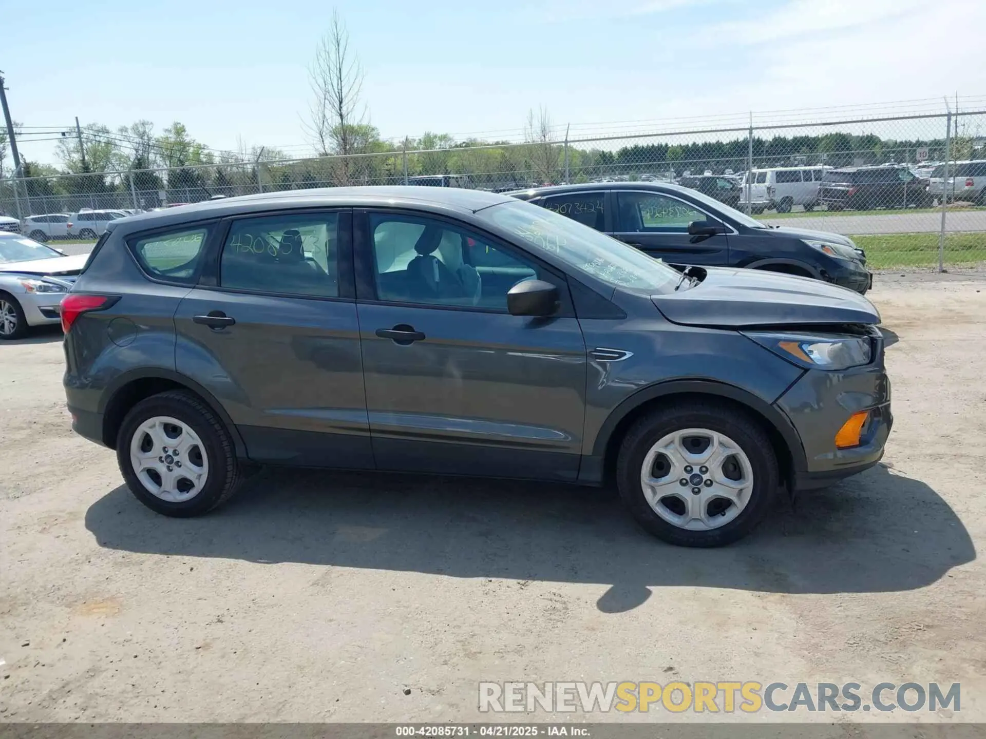 13 fotografías del automóvil dañado 1FMCU0F77KUA68227 FORD ESCAPE 2019