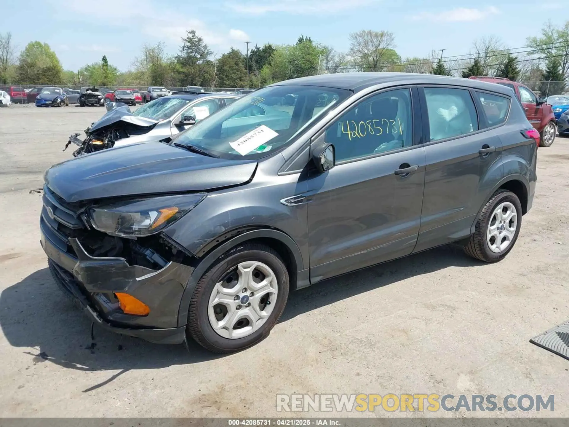 2 fotografías del automóvil dañado 1FMCU0F77KUA68227 FORD ESCAPE 2019