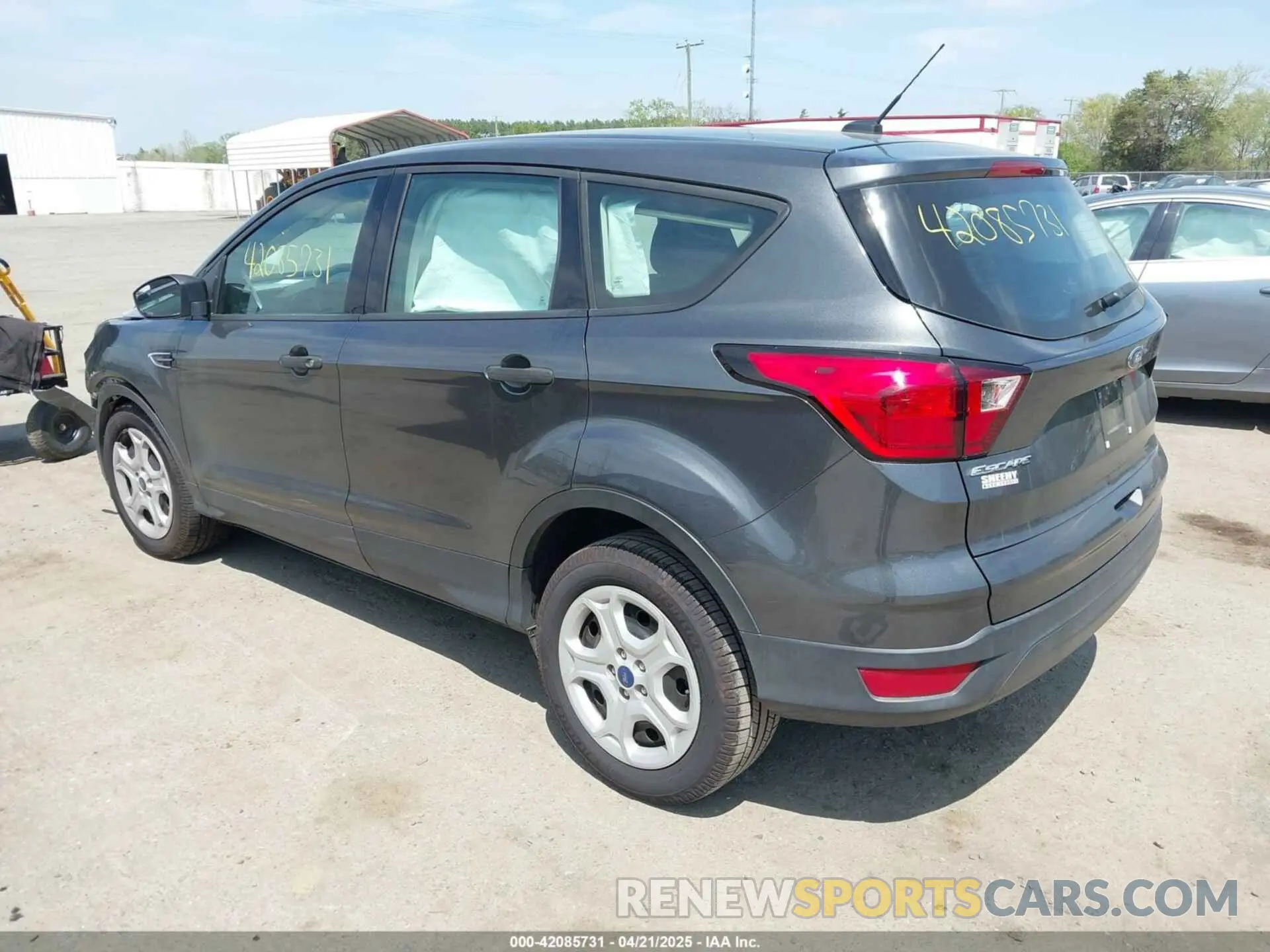 3 fotografías del automóvil dañado 1FMCU0F77KUA68227 FORD ESCAPE 2019