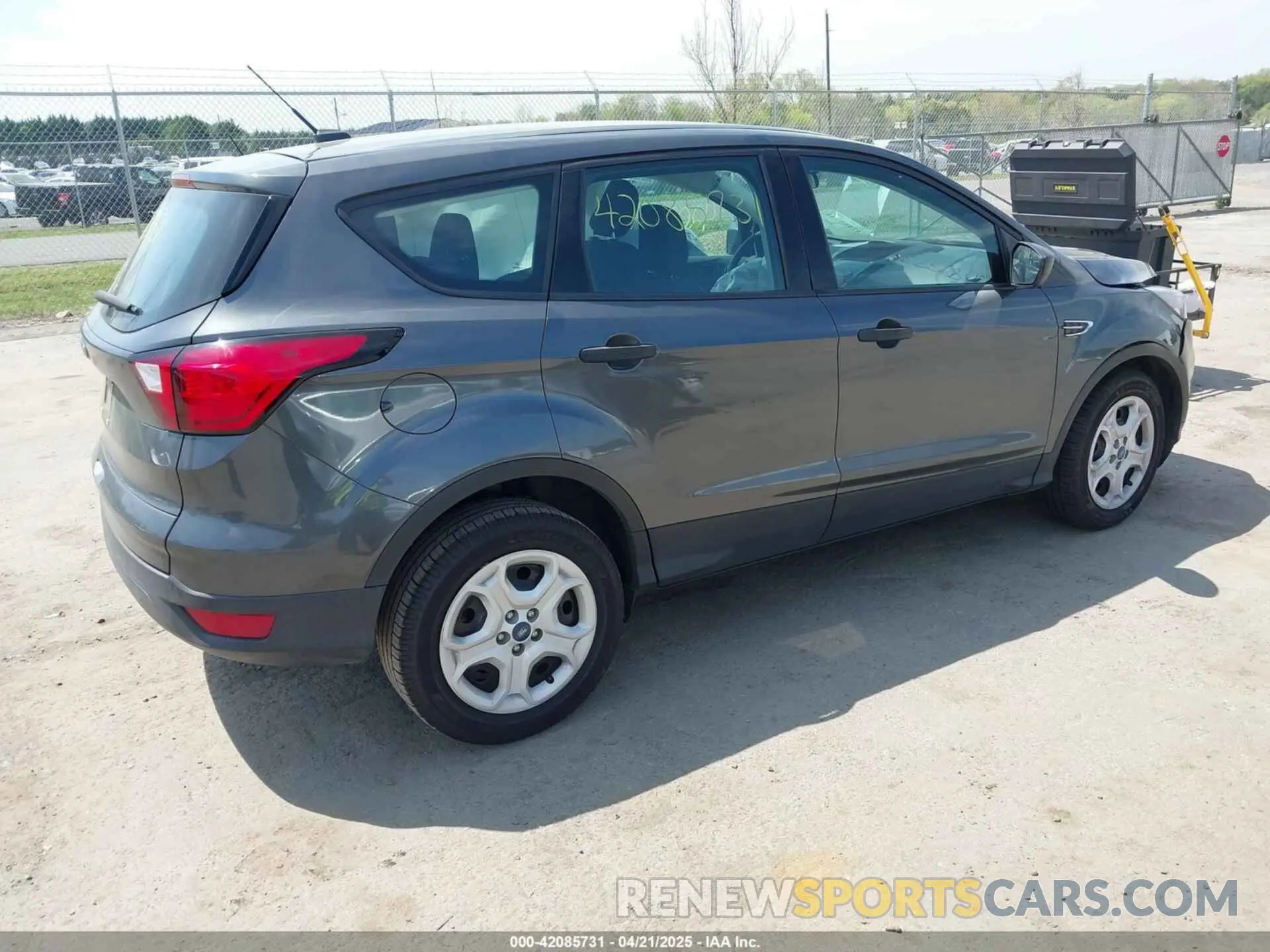 4 fotografías del automóvil dañado 1FMCU0F77KUA68227 FORD ESCAPE 2019