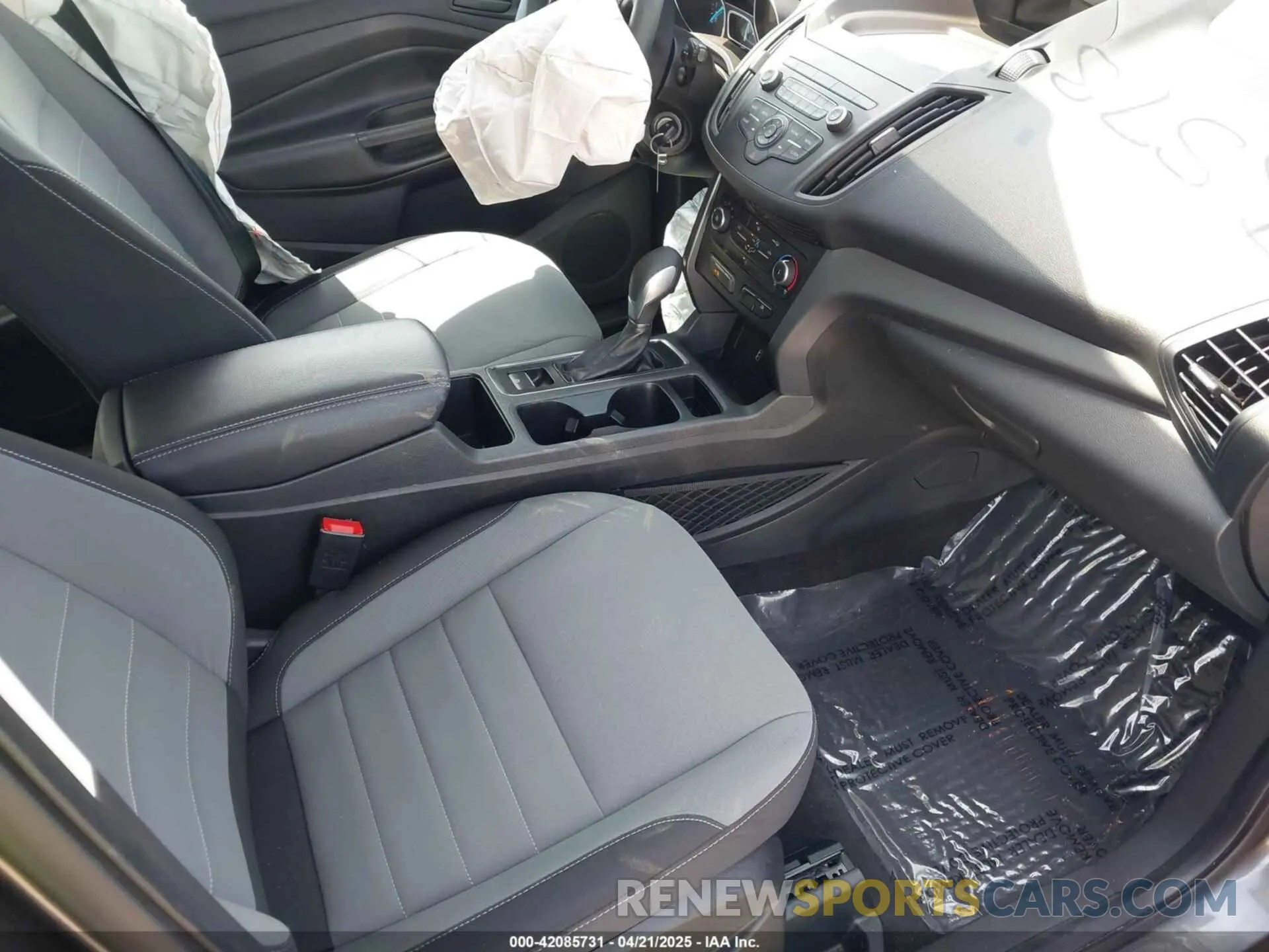 5 fotografías del automóvil dañado 1FMCU0F77KUA68227 FORD ESCAPE 2019