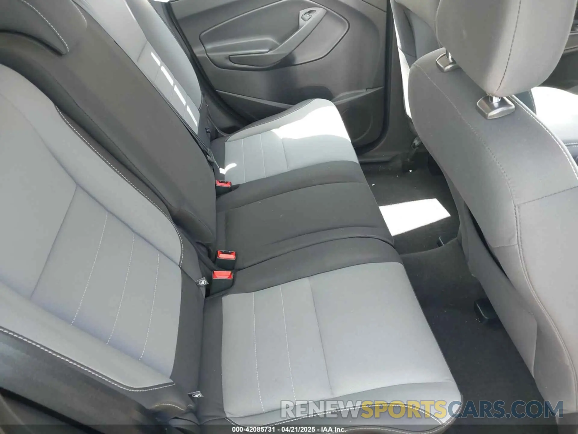 8 fotografías del automóvil dañado 1FMCU0F77KUA68227 FORD ESCAPE 2019