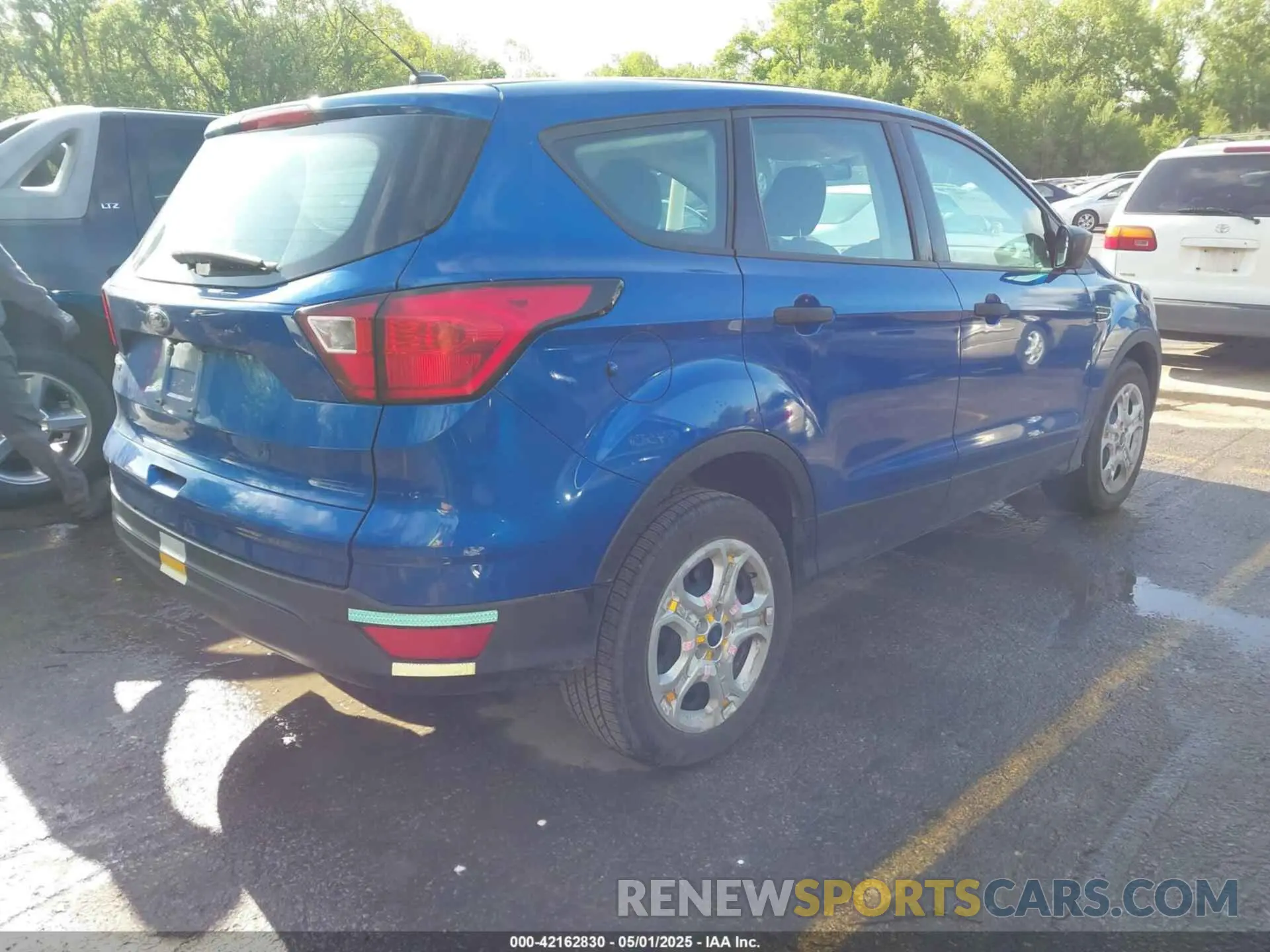 4 fotografías del automóvil dañado 1FMCU0F77KUB11691 FORD ESCAPE 2019