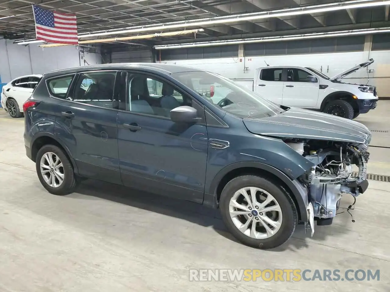 4 fotografías del automóvil dañado 1FMCU0F77KUB45355 FORD ESCAPE 2019