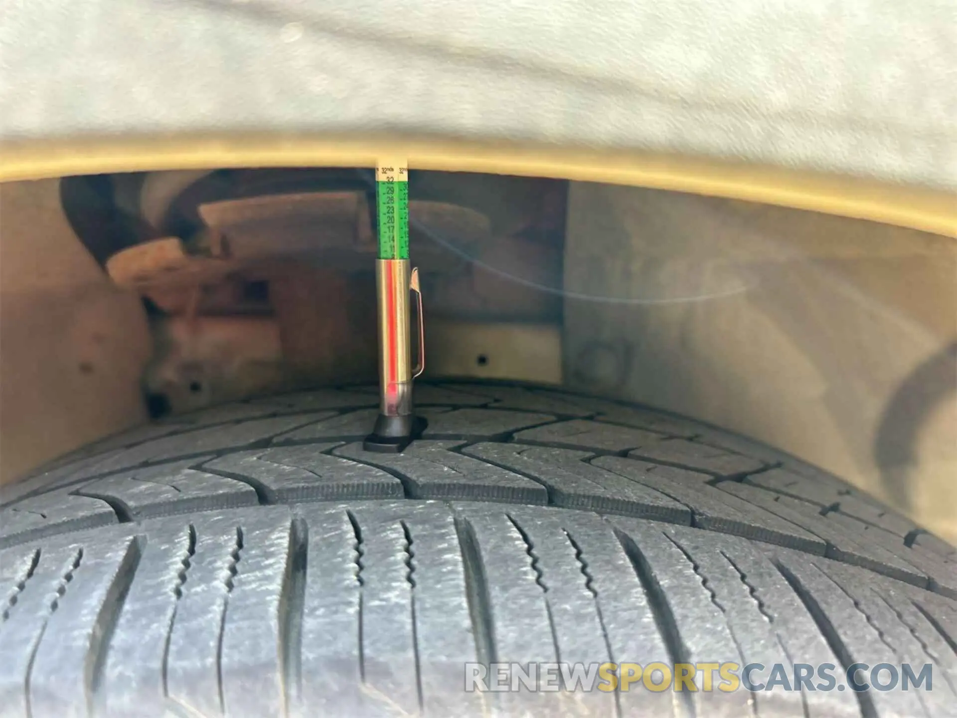 10 fotografías del automóvil dañado 1FMCU0F78KUA99745 FORD ESCAPE 2019
