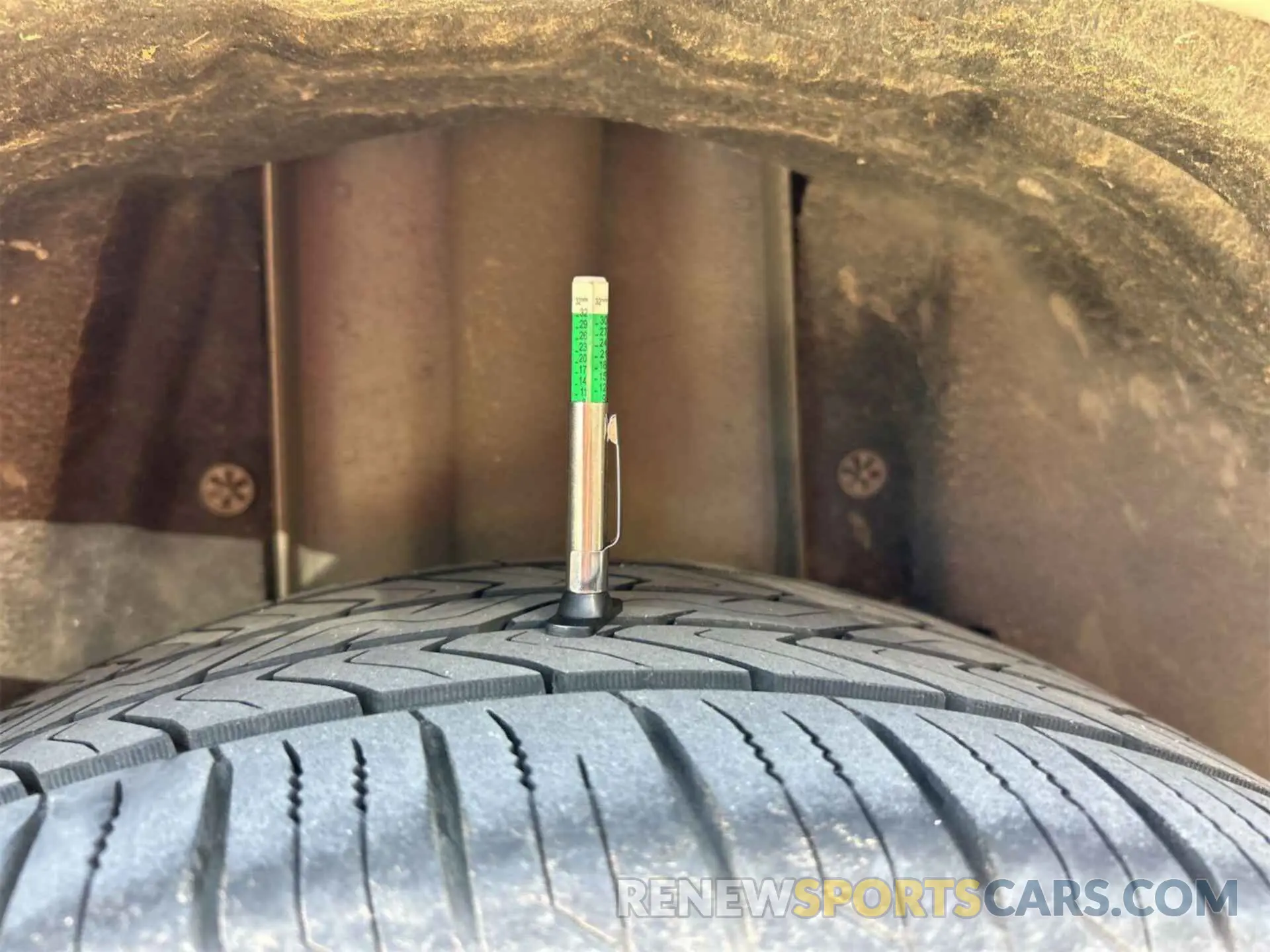 2 fotografías del automóvil dañado 1FMCU0F78KUA99745 FORD ESCAPE 2019