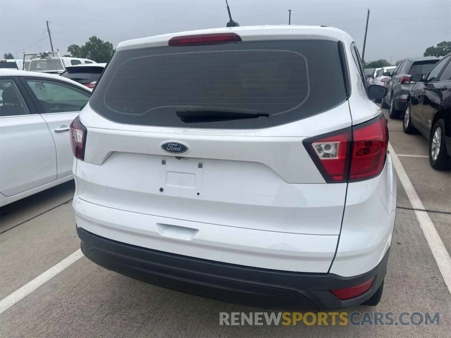 3 fotografías del automóvil dañado 1FMCU0F78KUA99745 FORD ESCAPE 2019