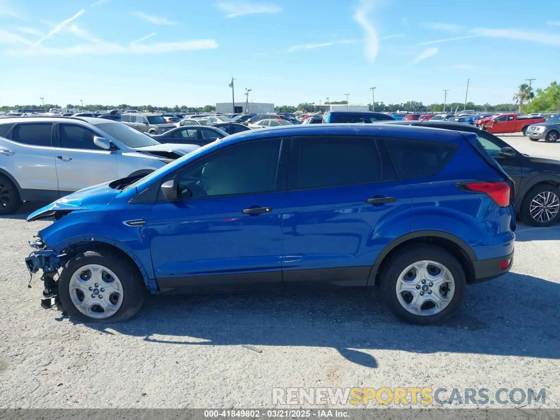 15 fotografías del automóvil dañado 1FMCU0F79KUA38758 FORD ESCAPE 2019
