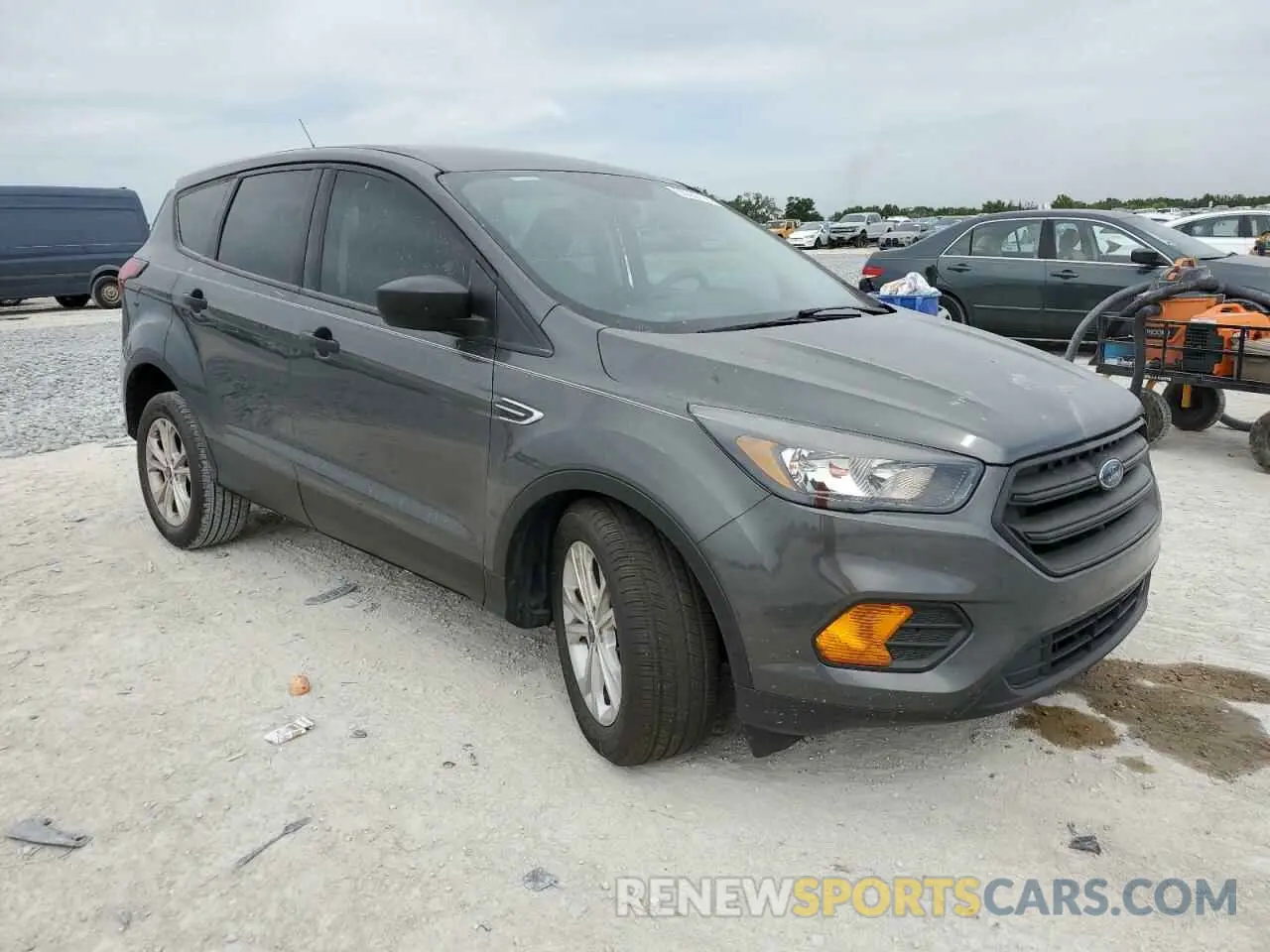 4 fotografías del automóvil dañado 1FMCU0F79KUA90102 FORD ESCAPE 2019