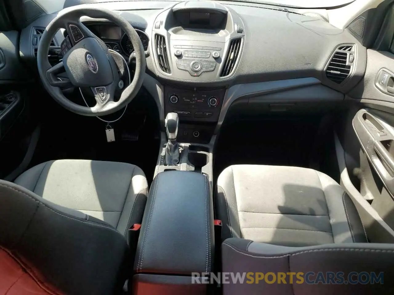 8 fotografías del automóvil dañado 1FMCU0F79KUA90102 FORD ESCAPE 2019