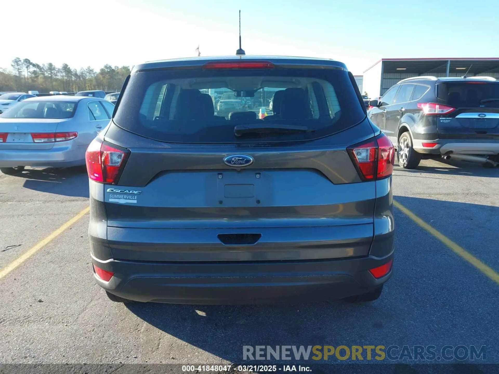 17 fotografías del automóvil dañado 1FMCU0F7XKUB93769 FORD ESCAPE 2019