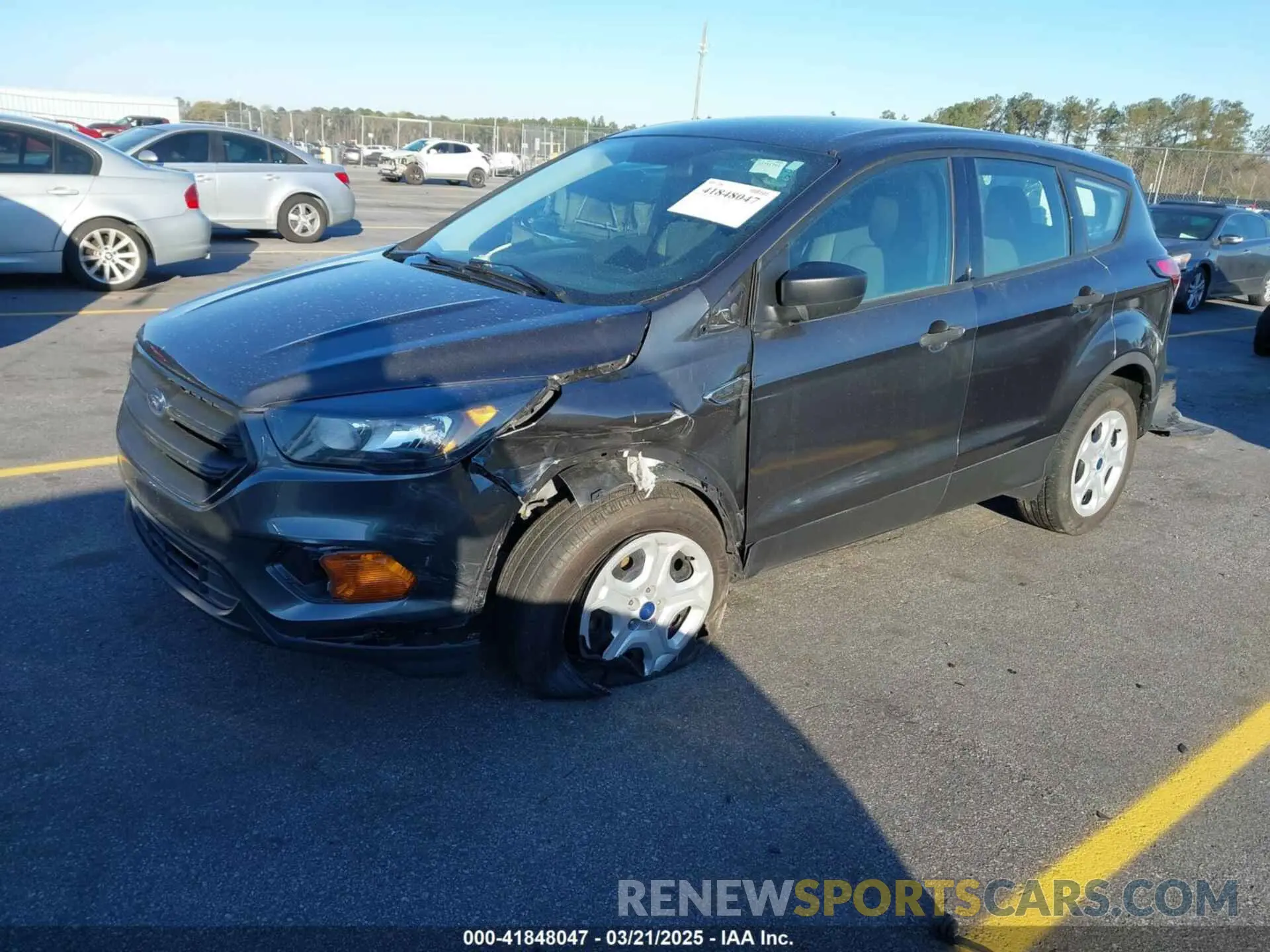 2 fotografías del automóvil dañado 1FMCU0F7XKUB93769 FORD ESCAPE 2019