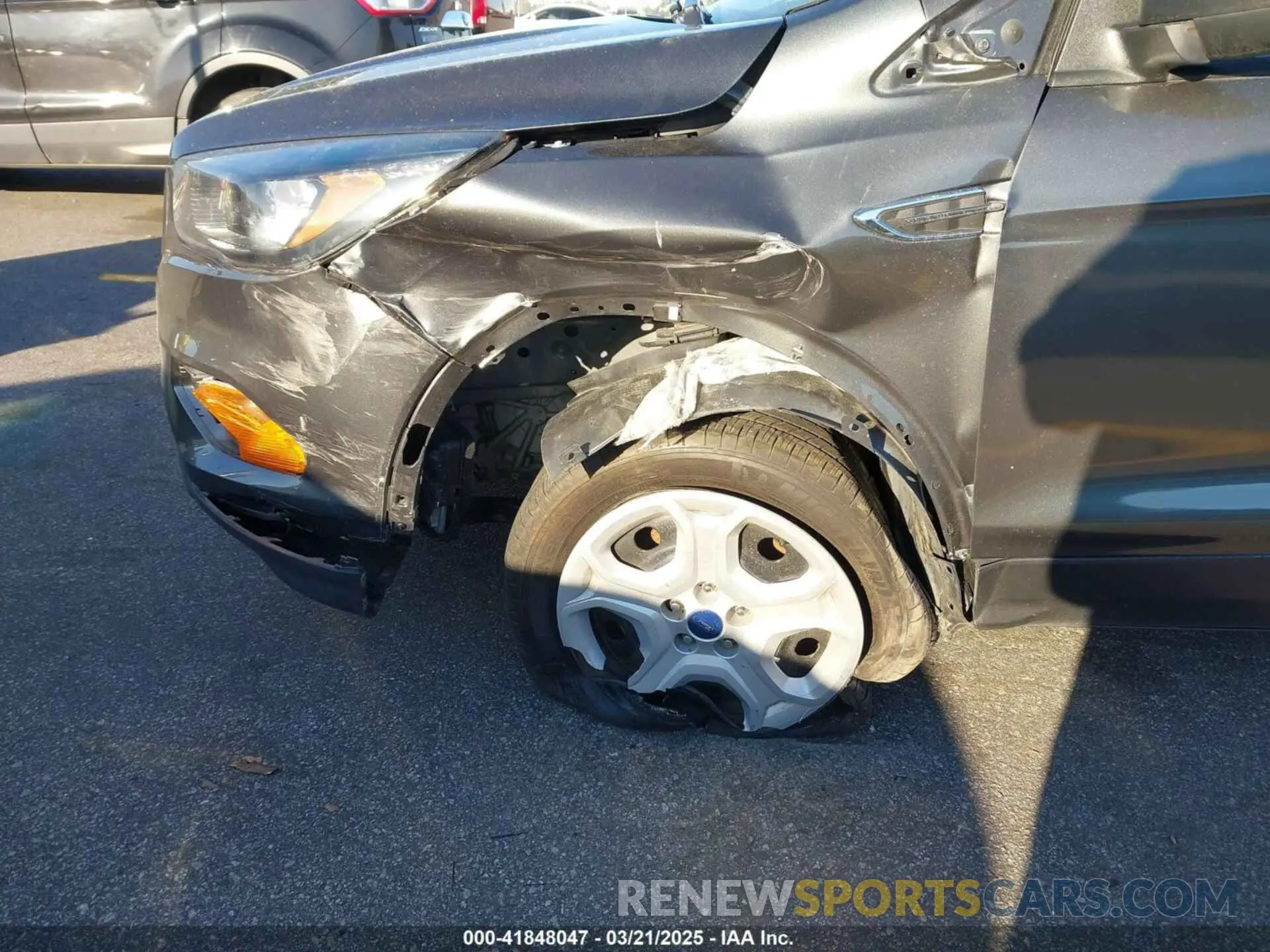 6 fotografías del automóvil dañado 1FMCU0F7XKUB93769 FORD ESCAPE 2019