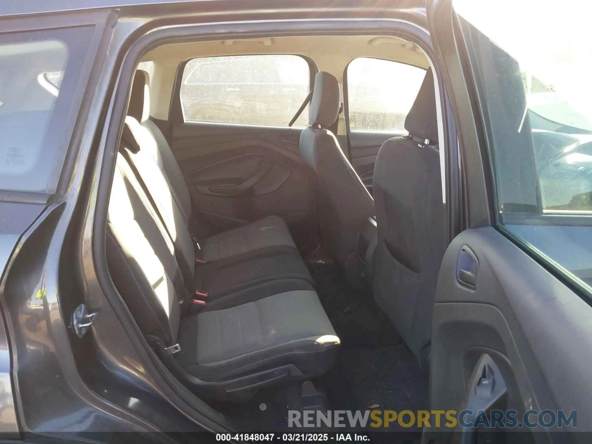 8 fotografías del automóvil dañado 1FMCU0F7XKUB93769 FORD ESCAPE 2019