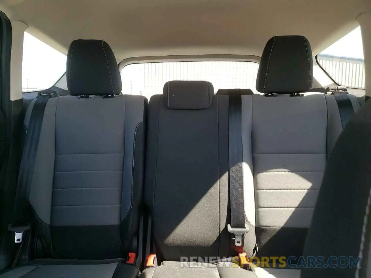 10 fotografías del automóvil dañado 1FMCU0F7XKUB94243 FORD ESCAPE 2019