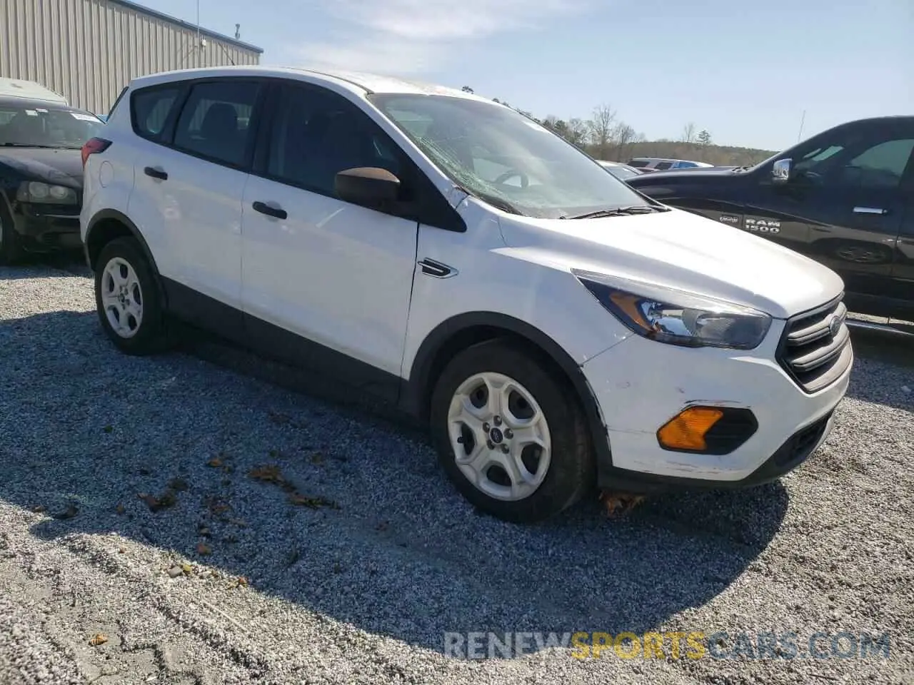 4 fotografías del automóvil dañado 1FMCU0F7XKUB94243 FORD ESCAPE 2019