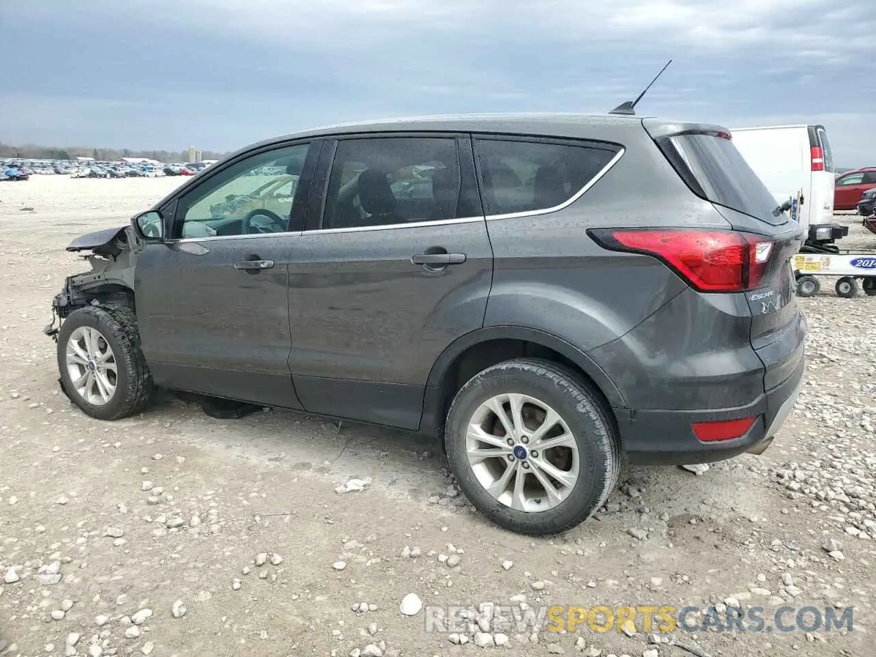 2 fotografías del automóvil dañado 1FMCU0GD0KUA15969 FORD ESCAPE 2019