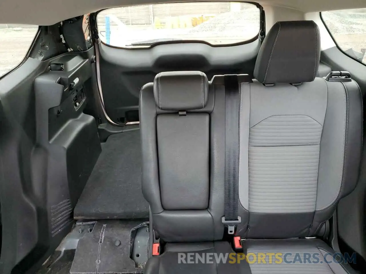 10 fotografías del automóvil dañado 1FMCU0GD0KUA80546 FORD ESCAPE 2019