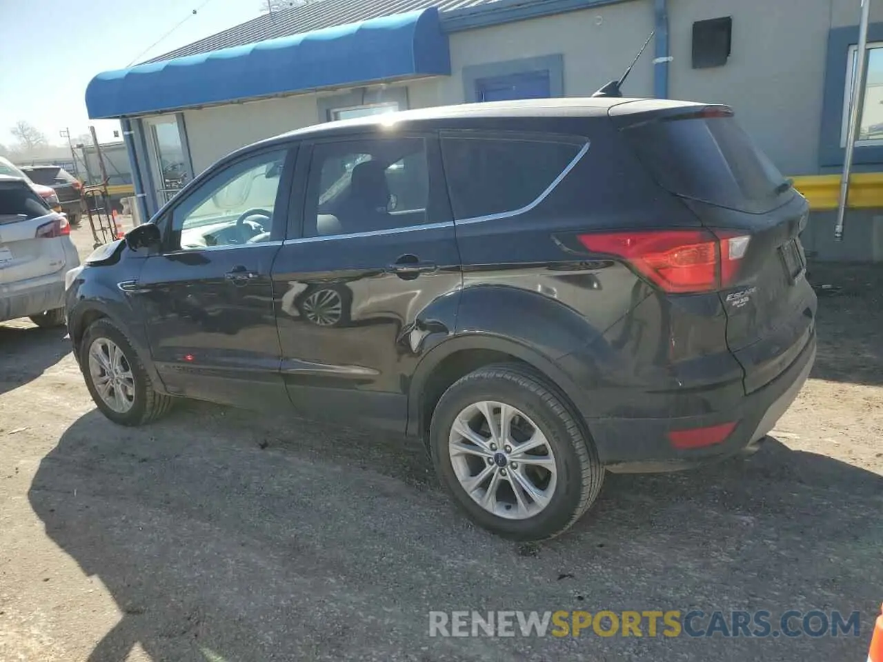 2 fotografías del automóvil dañado 1FMCU0GD0KUB14291 FORD ESCAPE 2019