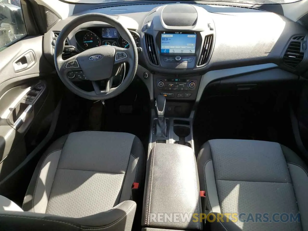 8 fotografías del automóvil dañado 1FMCU0GD0KUB14291 FORD ESCAPE 2019