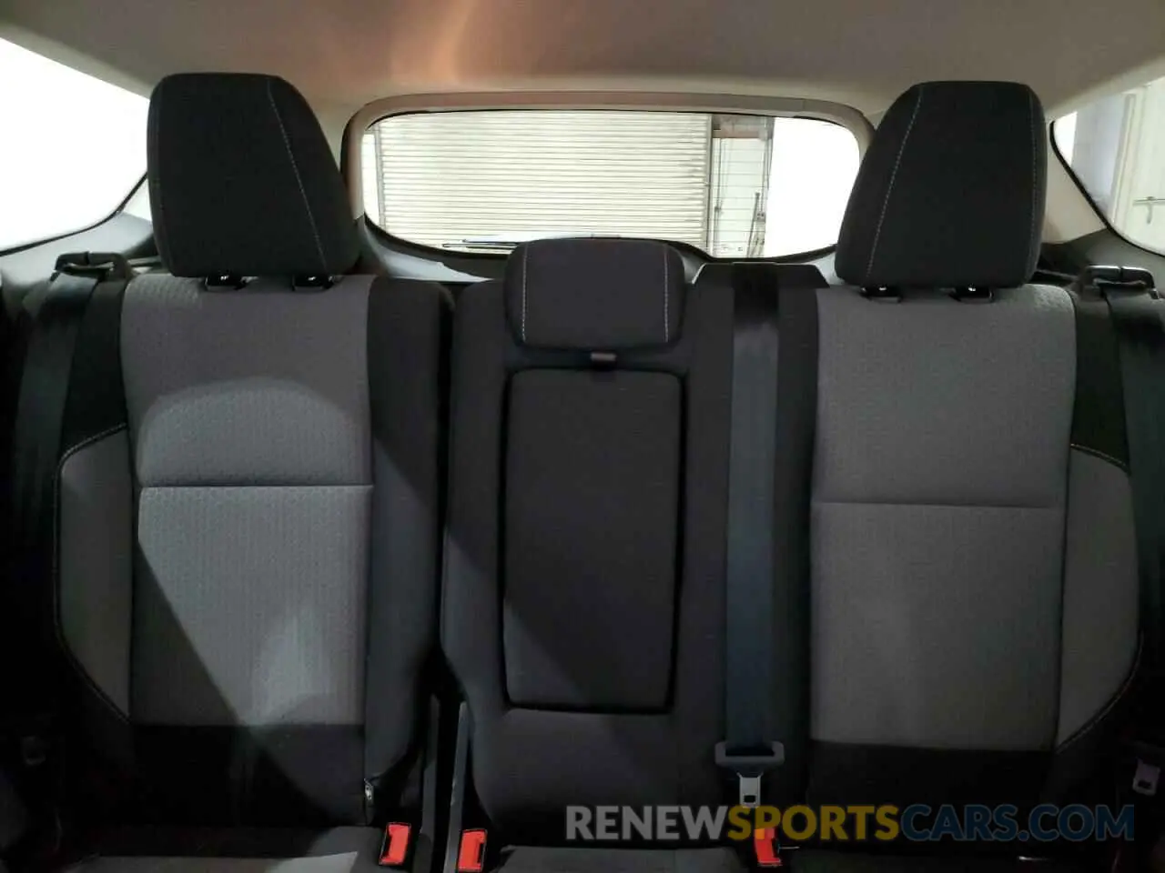 10 fotografías del automóvil dañado 1FMCU0GD0KUB31057 FORD ESCAPE 2019