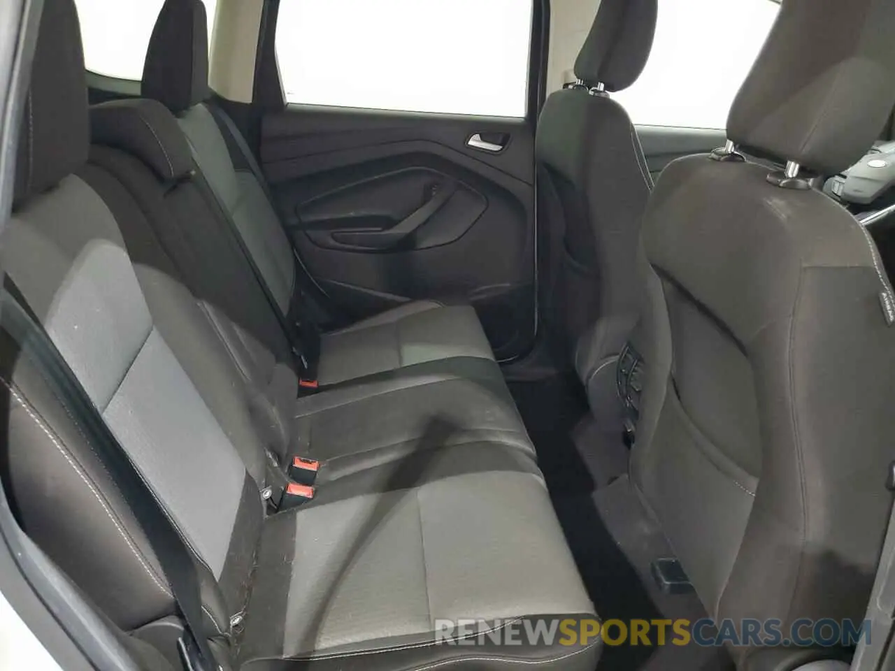 11 fotografías del automóvil dañado 1FMCU0GD0KUB31057 FORD ESCAPE 2019