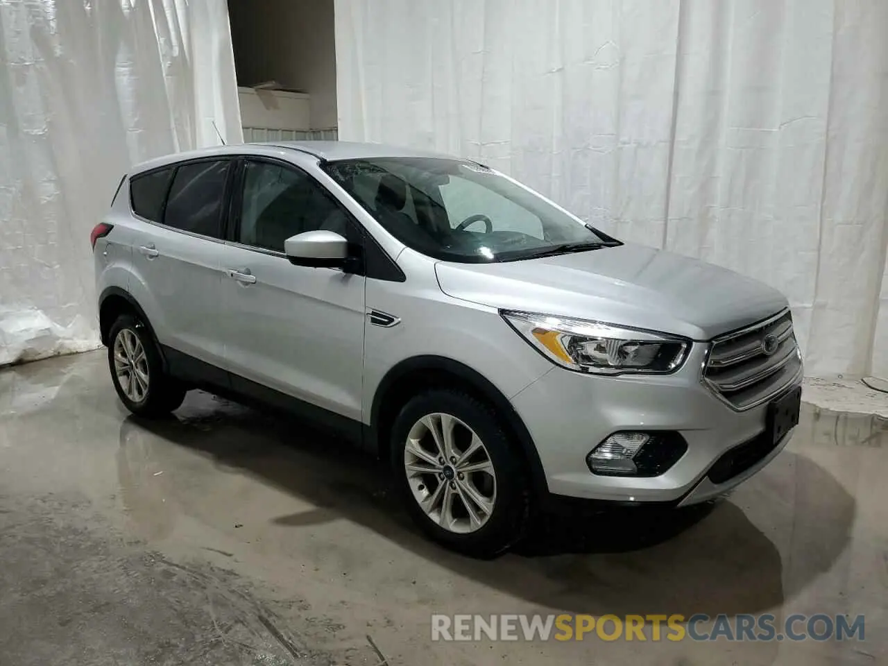 4 fotografías del automóvil dañado 1FMCU0GD0KUB31057 FORD ESCAPE 2019