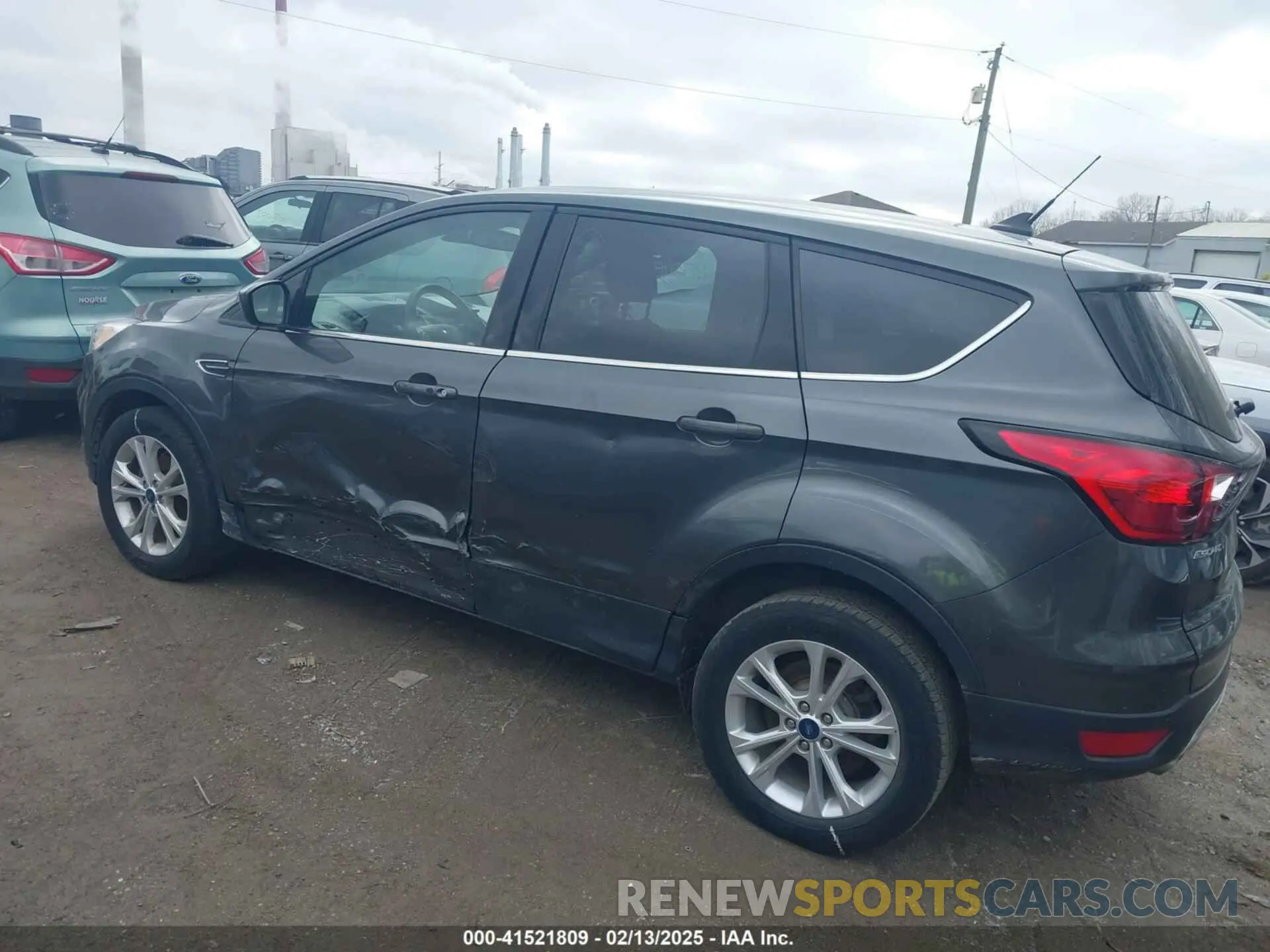 14 fotografías del automóvil dañado 1FMCU0GD0KUB32385 FORD ESCAPE 2019