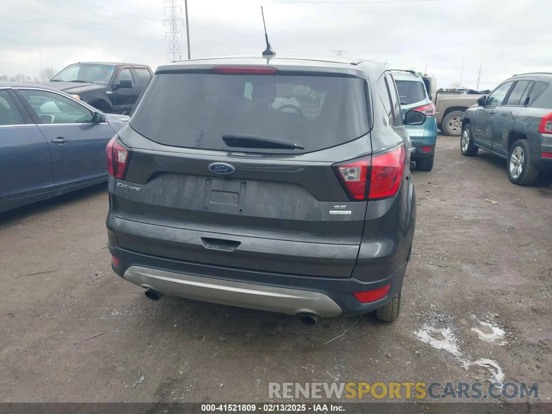 16 fotografías del automóvil dañado 1FMCU0GD0KUB32385 FORD ESCAPE 2019