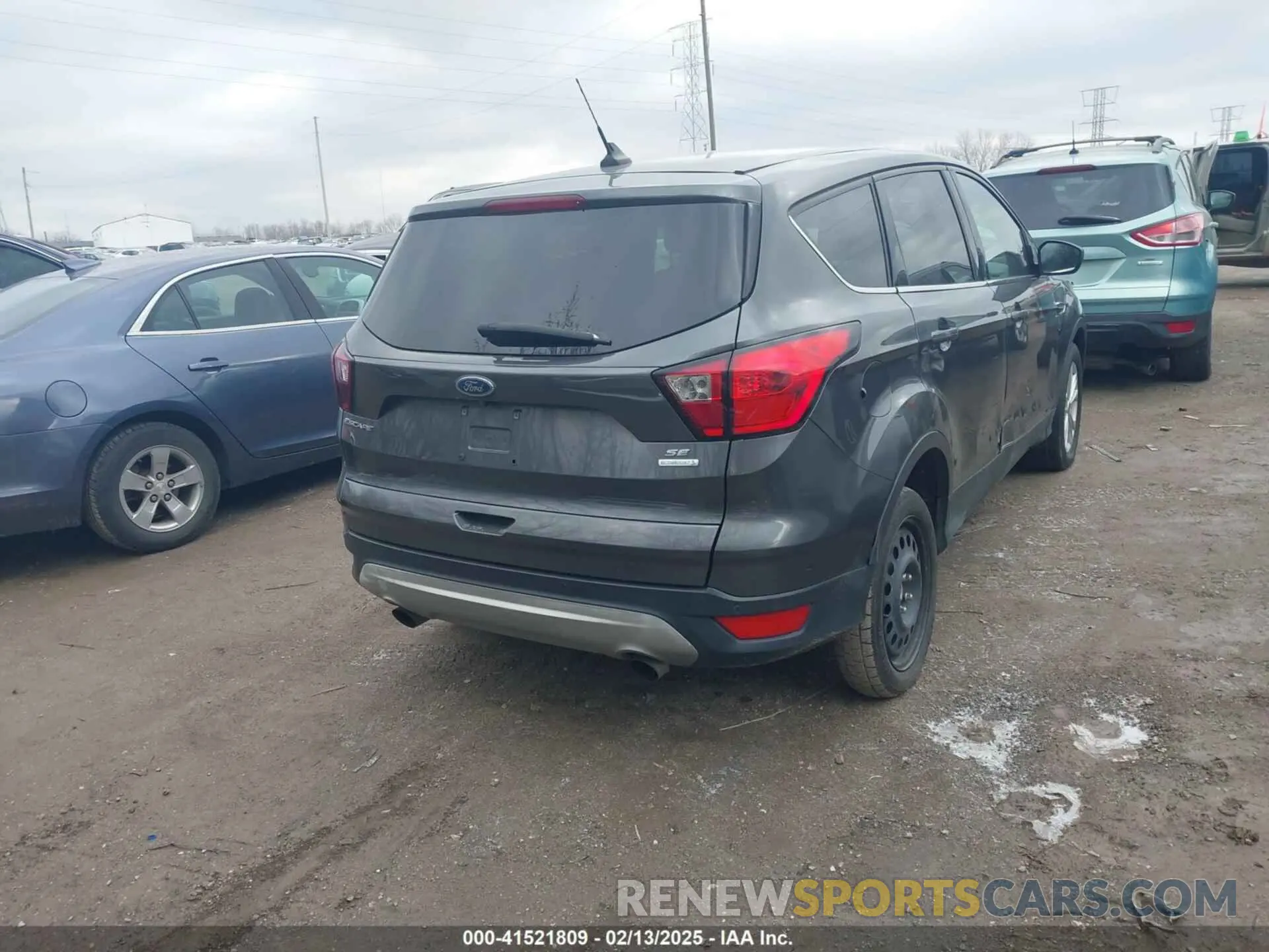 4 fotografías del automóvil dañado 1FMCU0GD0KUB32385 FORD ESCAPE 2019