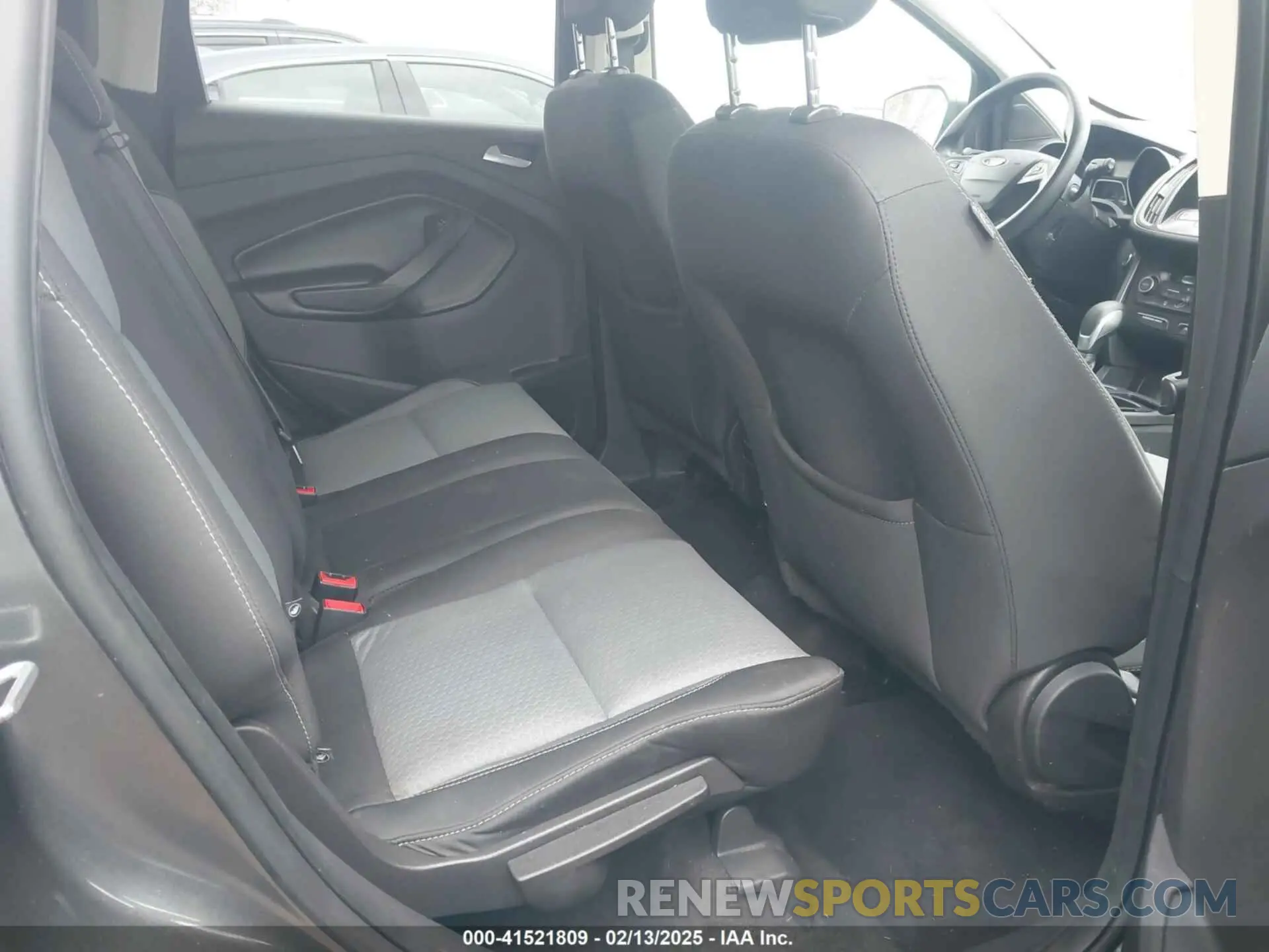 8 fotografías del automóvil dañado 1FMCU0GD0KUB32385 FORD ESCAPE 2019