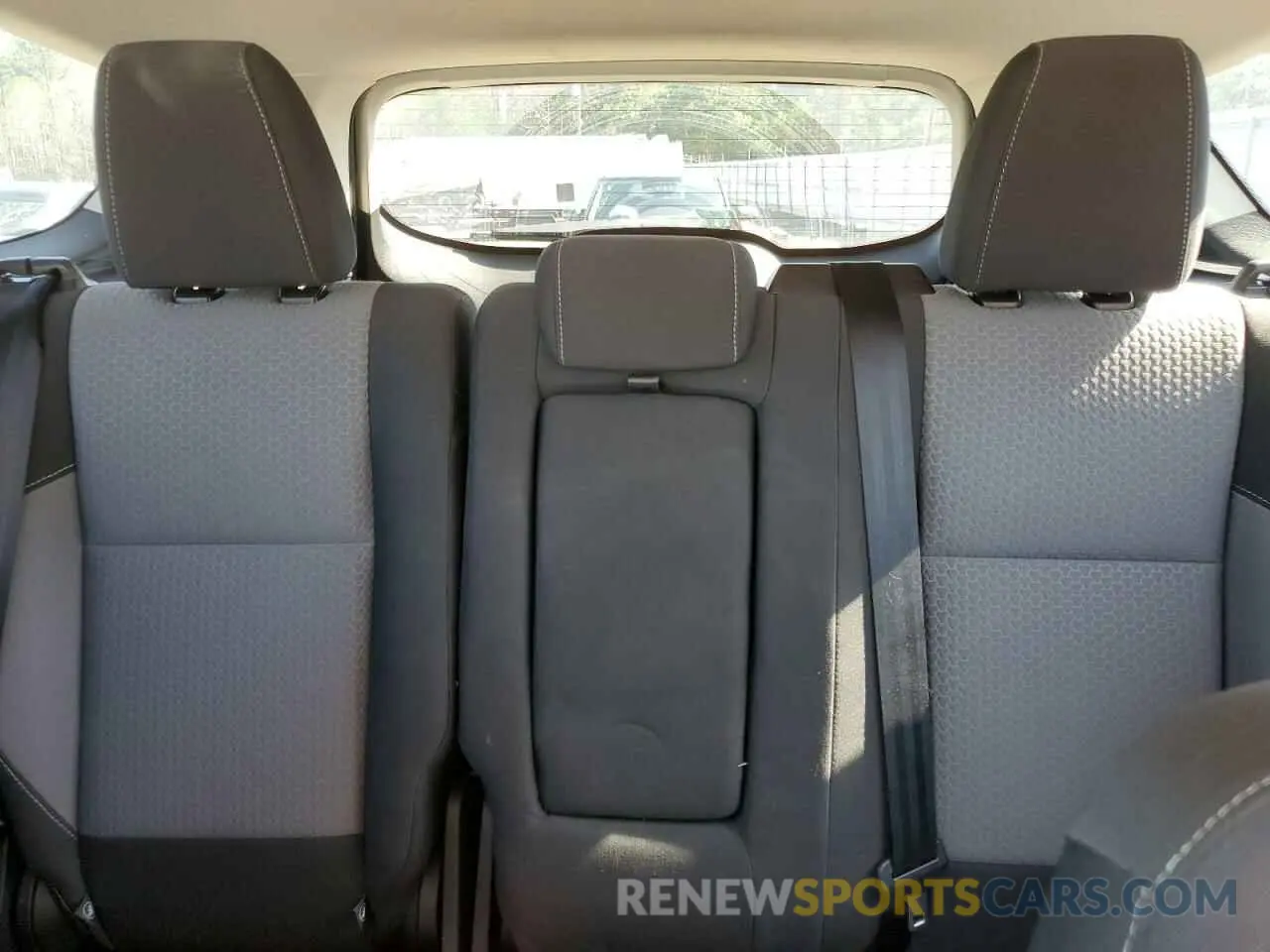 10 fotografías del automóvil dañado 1FMCU0GD0KUB96247 FORD ESCAPE 2019