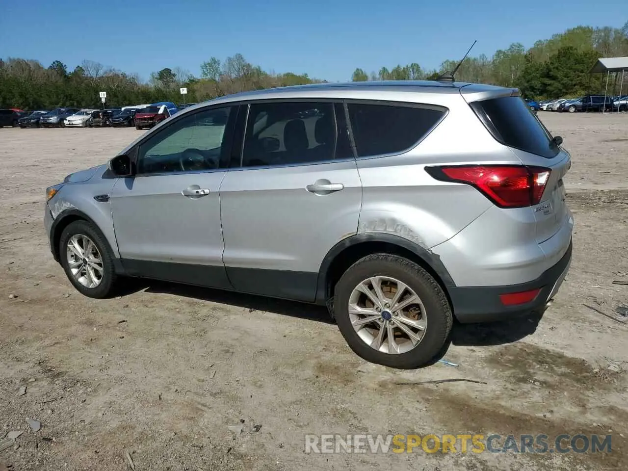 2 fotografías del automóvil dañado 1FMCU0GD0KUB96247 FORD ESCAPE 2019