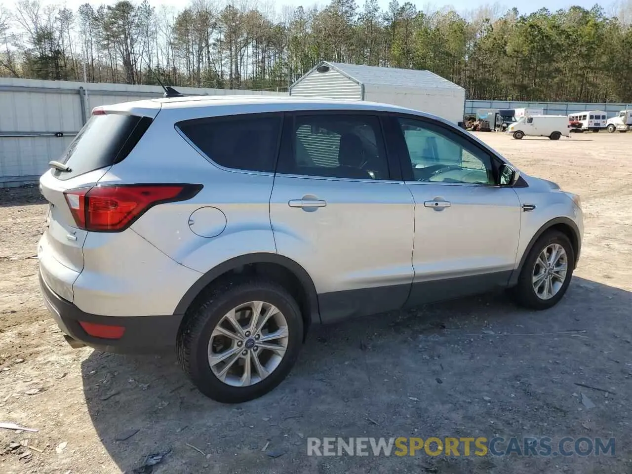 3 fotografías del automóvil dañado 1FMCU0GD0KUB96247 FORD ESCAPE 2019