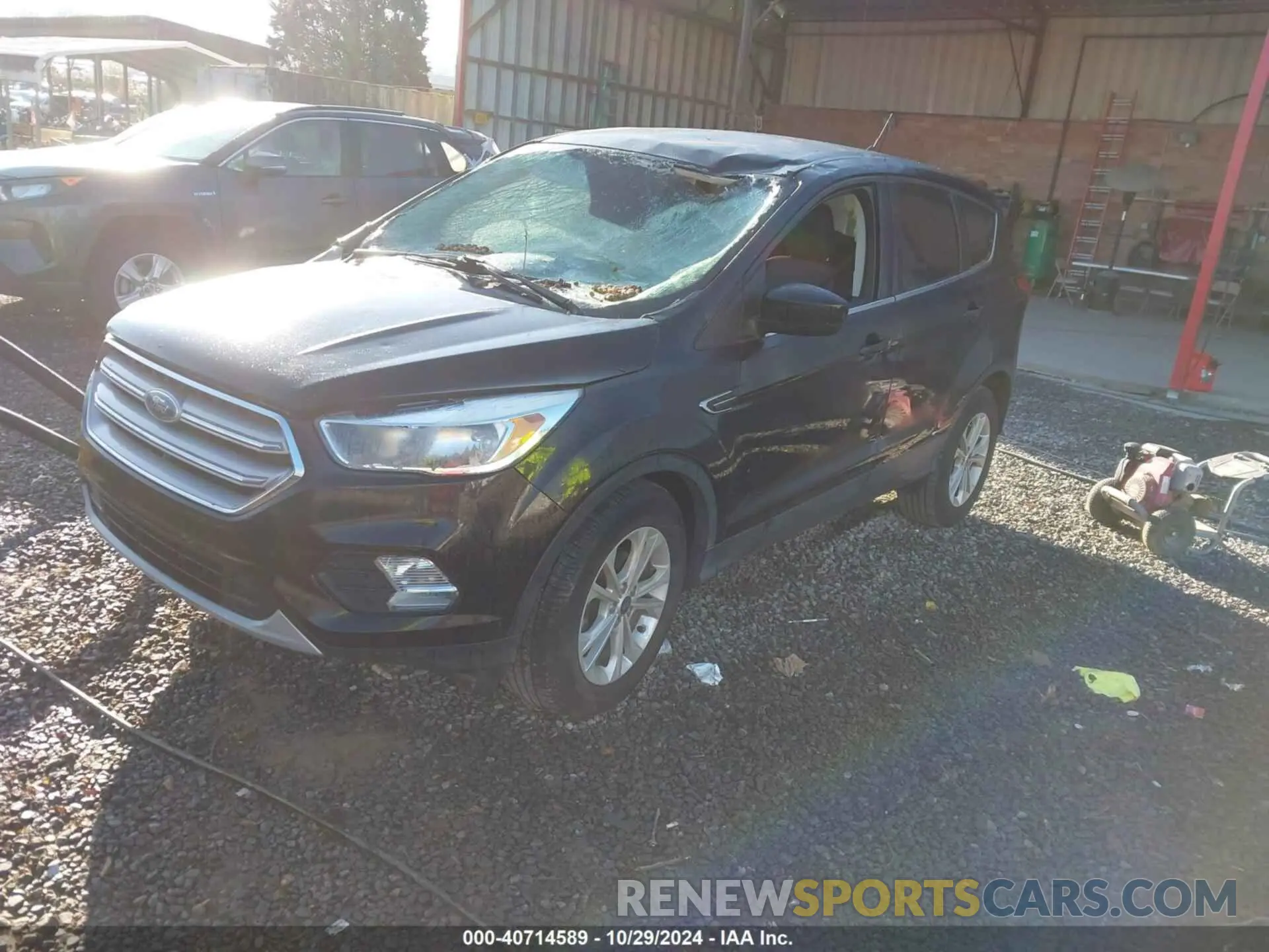 2 fotografías del automóvil dañado 1FMCU0GD1KUA07539 FORD ESCAPE 2019