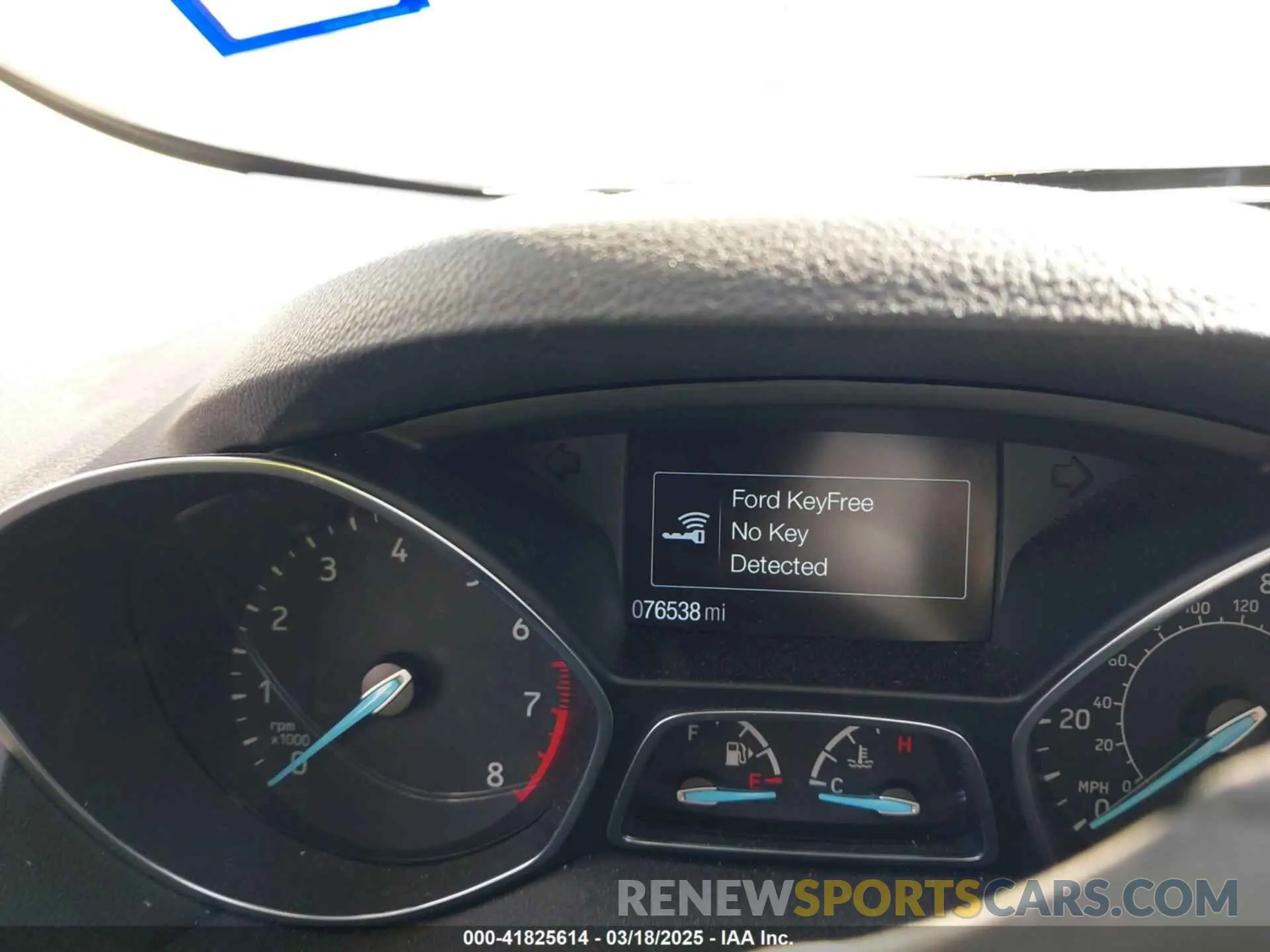 15 fotografías del automóvil dañado 1FMCU0GD1KUA17486 FORD ESCAPE 2019