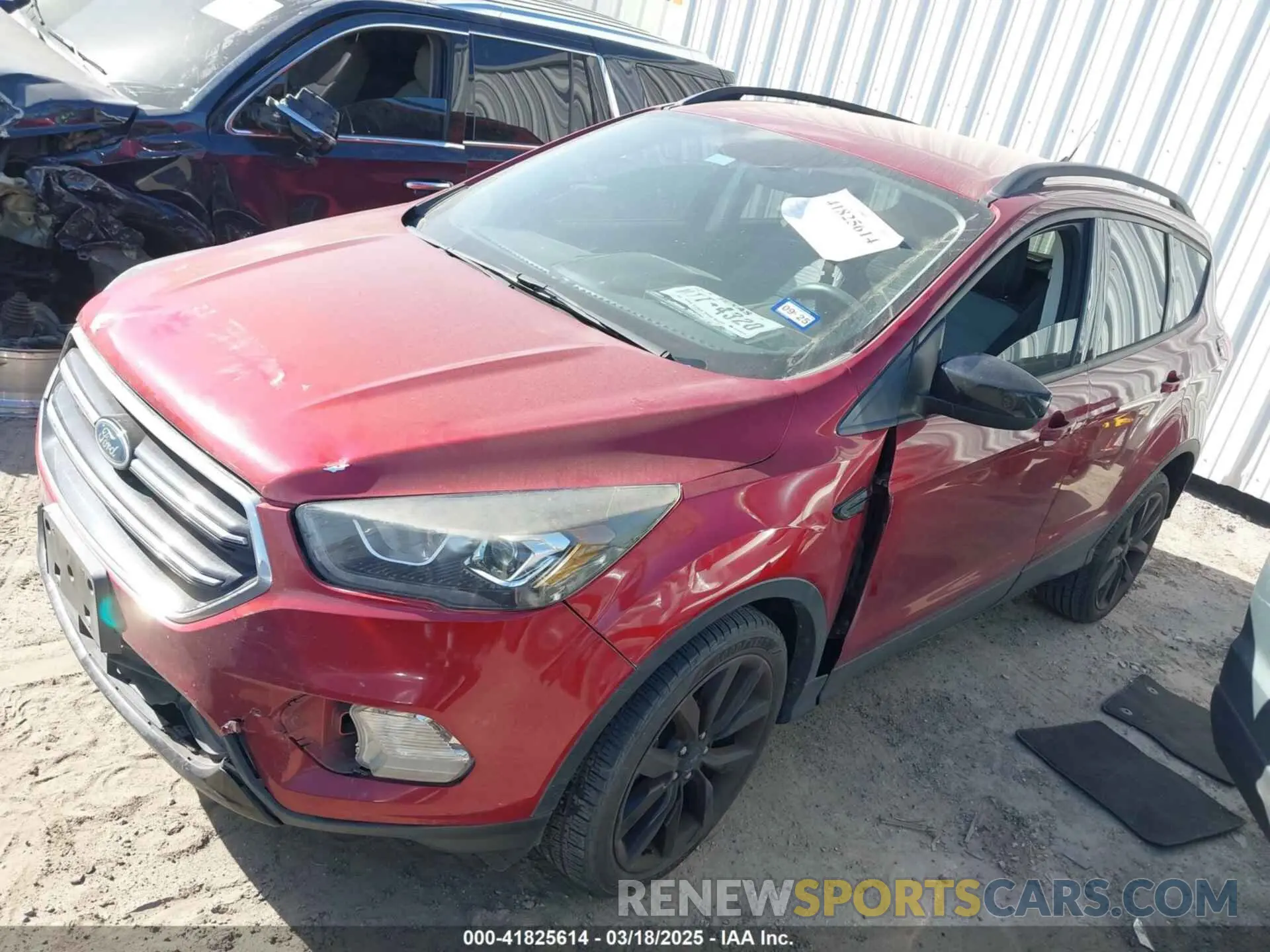 2 fotografías del automóvil dañado 1FMCU0GD1KUA17486 FORD ESCAPE 2019
