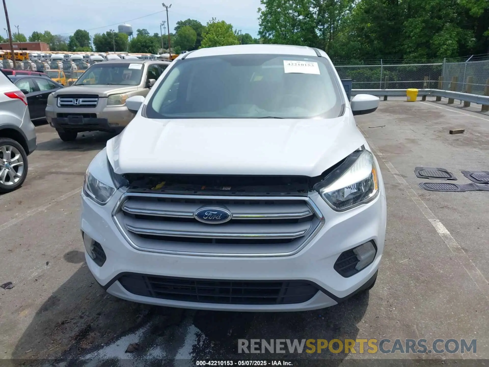 12 fotografías del automóvil dañado 1FMCU0GD1KUA90714 FORD ESCAPE 2019