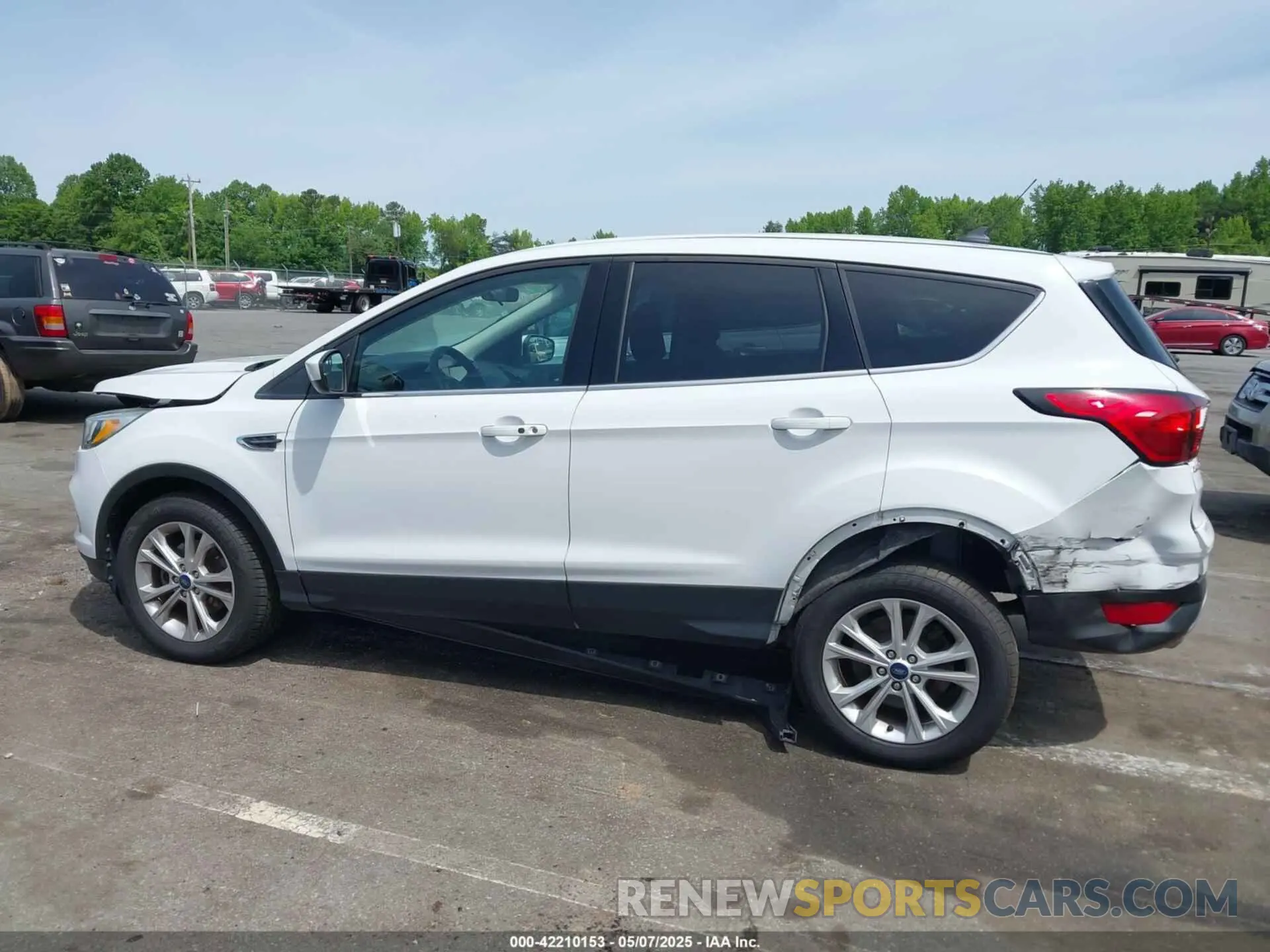 14 fotografías del automóvil dañado 1FMCU0GD1KUA90714 FORD ESCAPE 2019
