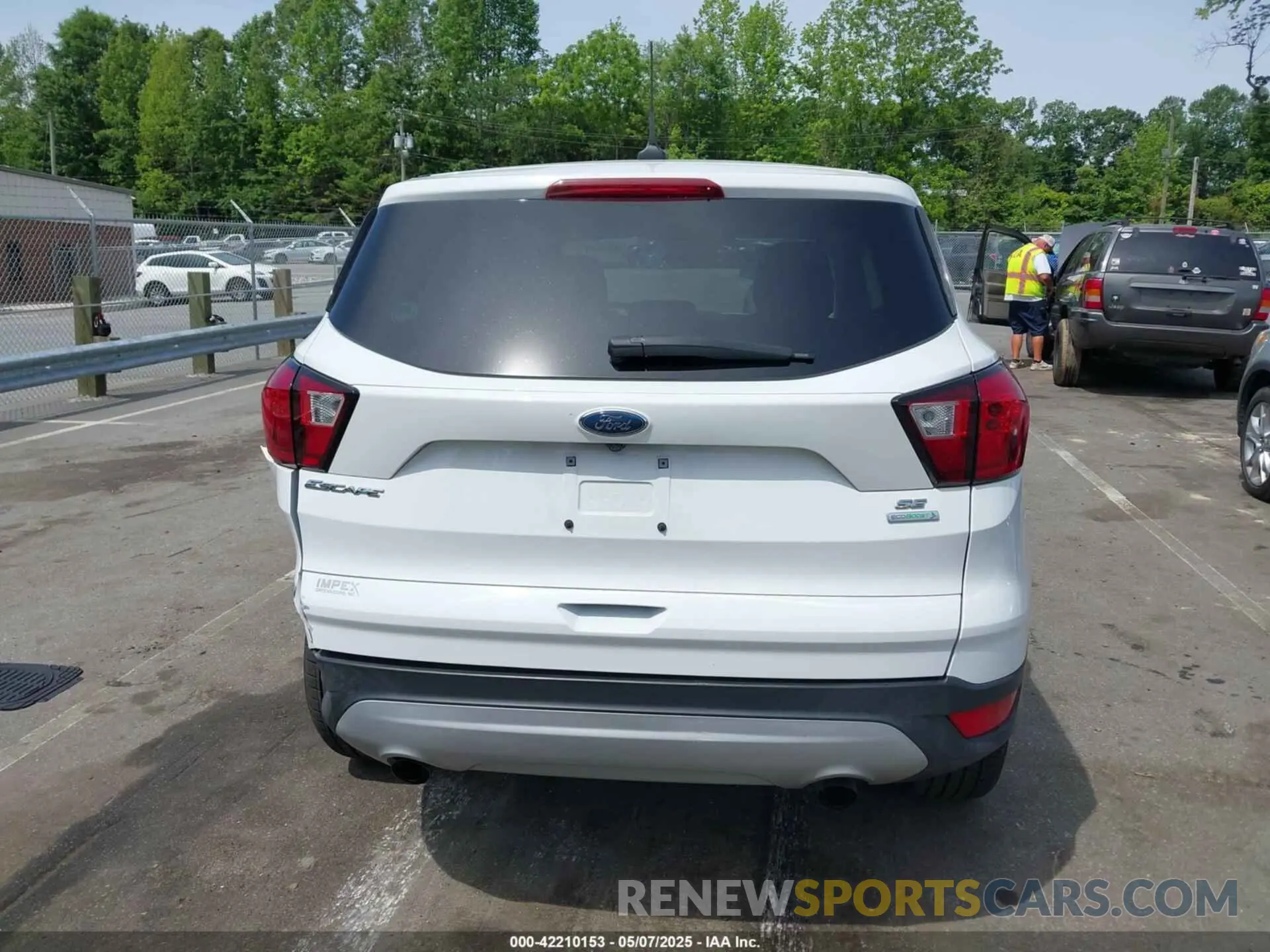 16 fotografías del automóvil dañado 1FMCU0GD1KUA90714 FORD ESCAPE 2019