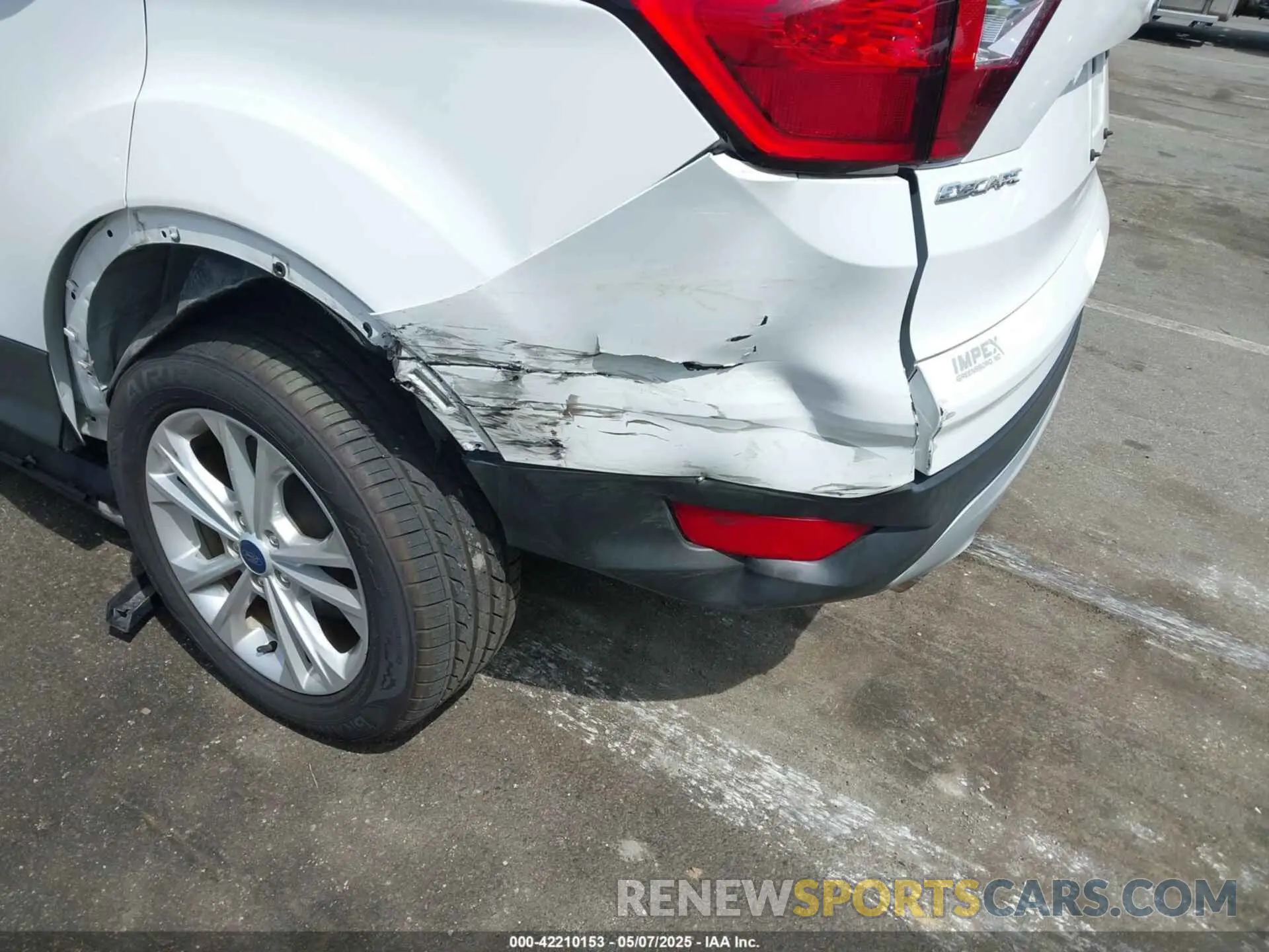 6 fotografías del automóvil dañado 1FMCU0GD1KUA90714 FORD ESCAPE 2019