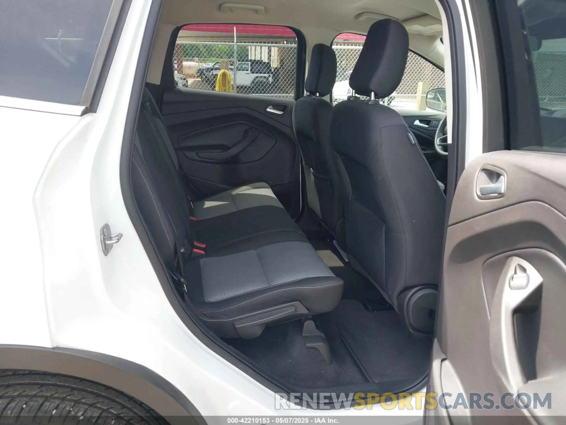 8 fotografías del automóvil dañado 1FMCU0GD1KUA90714 FORD ESCAPE 2019