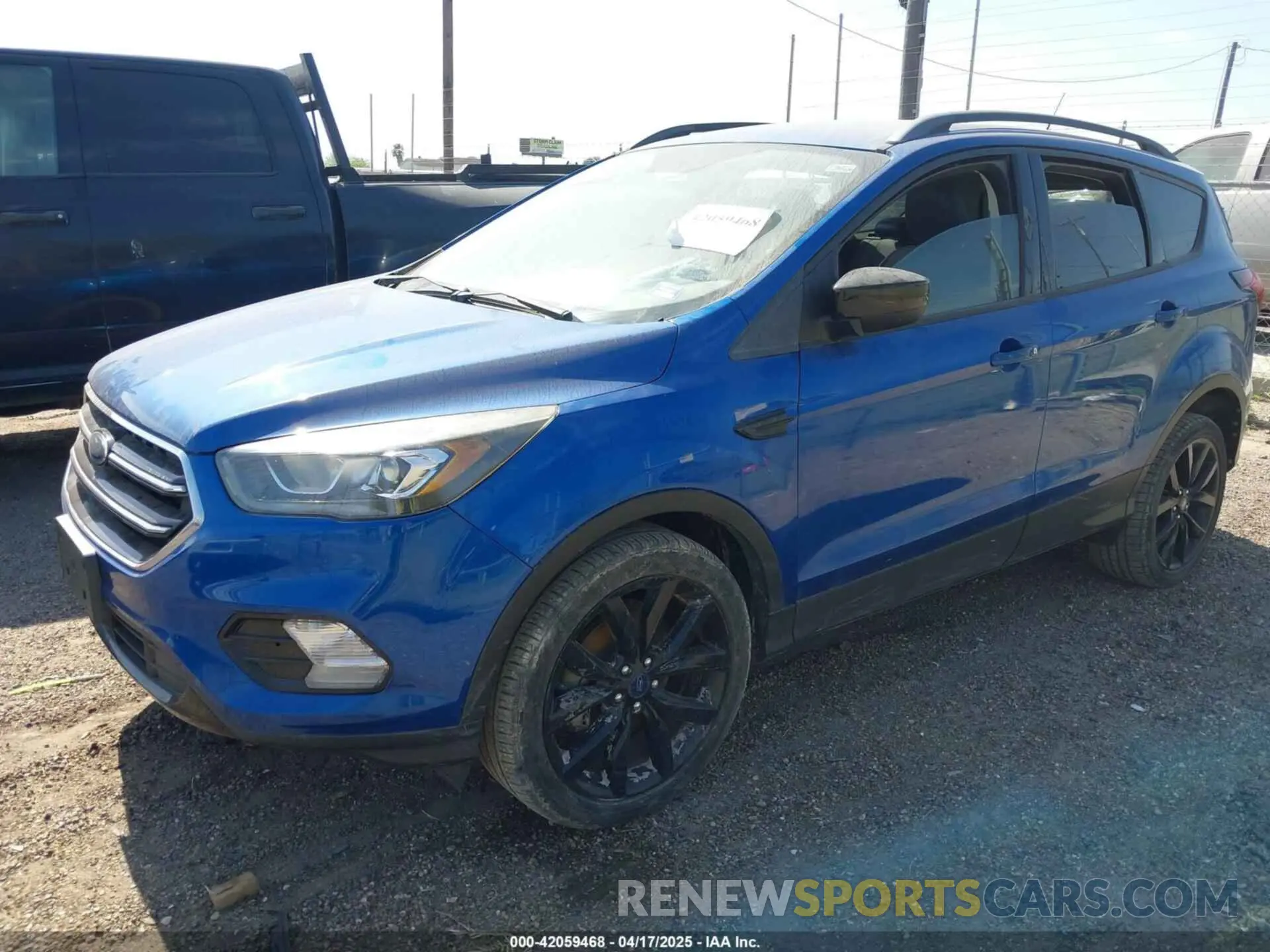 2 fotografías del automóvil dañado 1FMCU0GD1KUB00318 FORD ESCAPE 2019