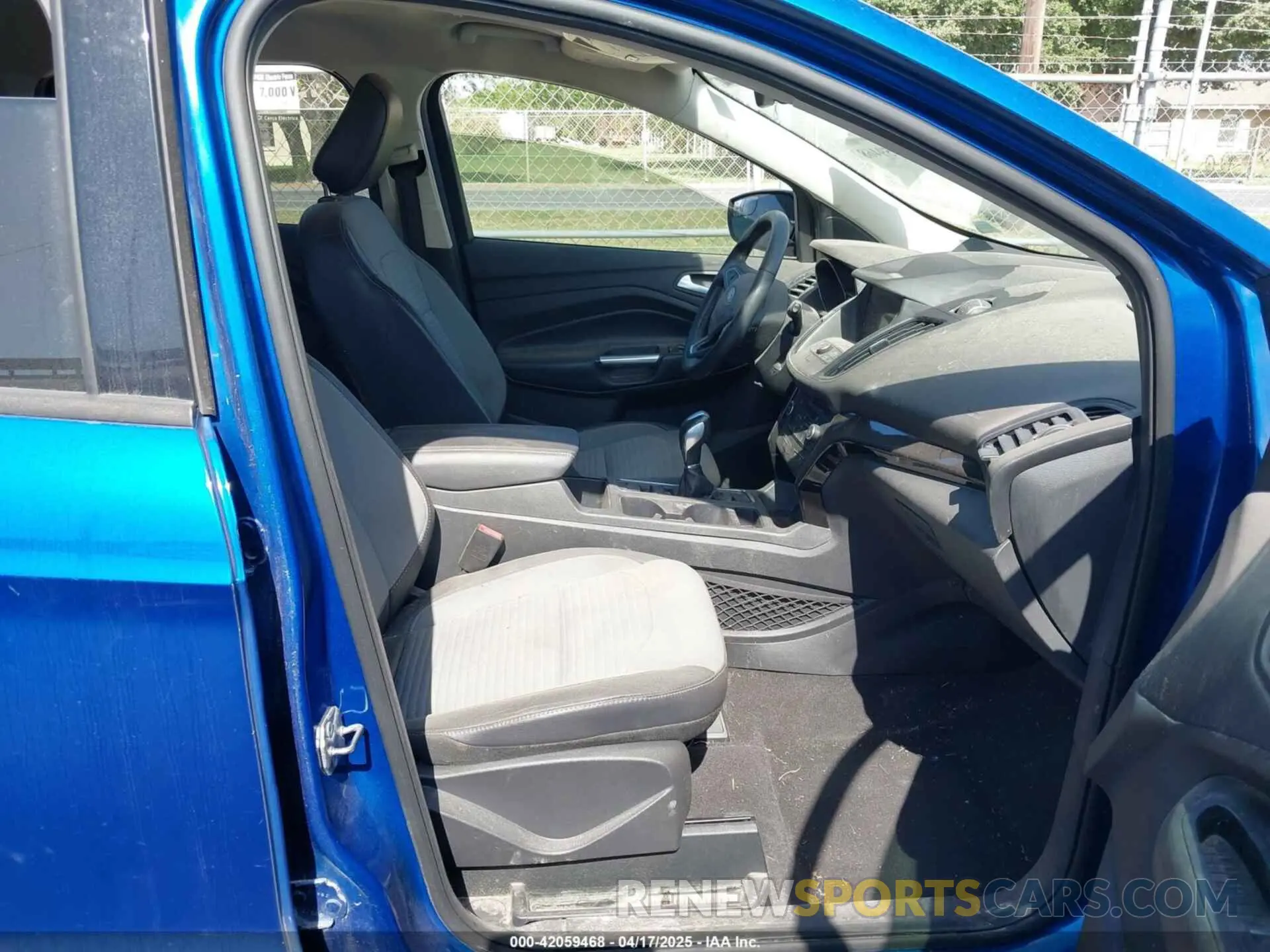 5 fotografías del automóvil dañado 1FMCU0GD1KUB00318 FORD ESCAPE 2019