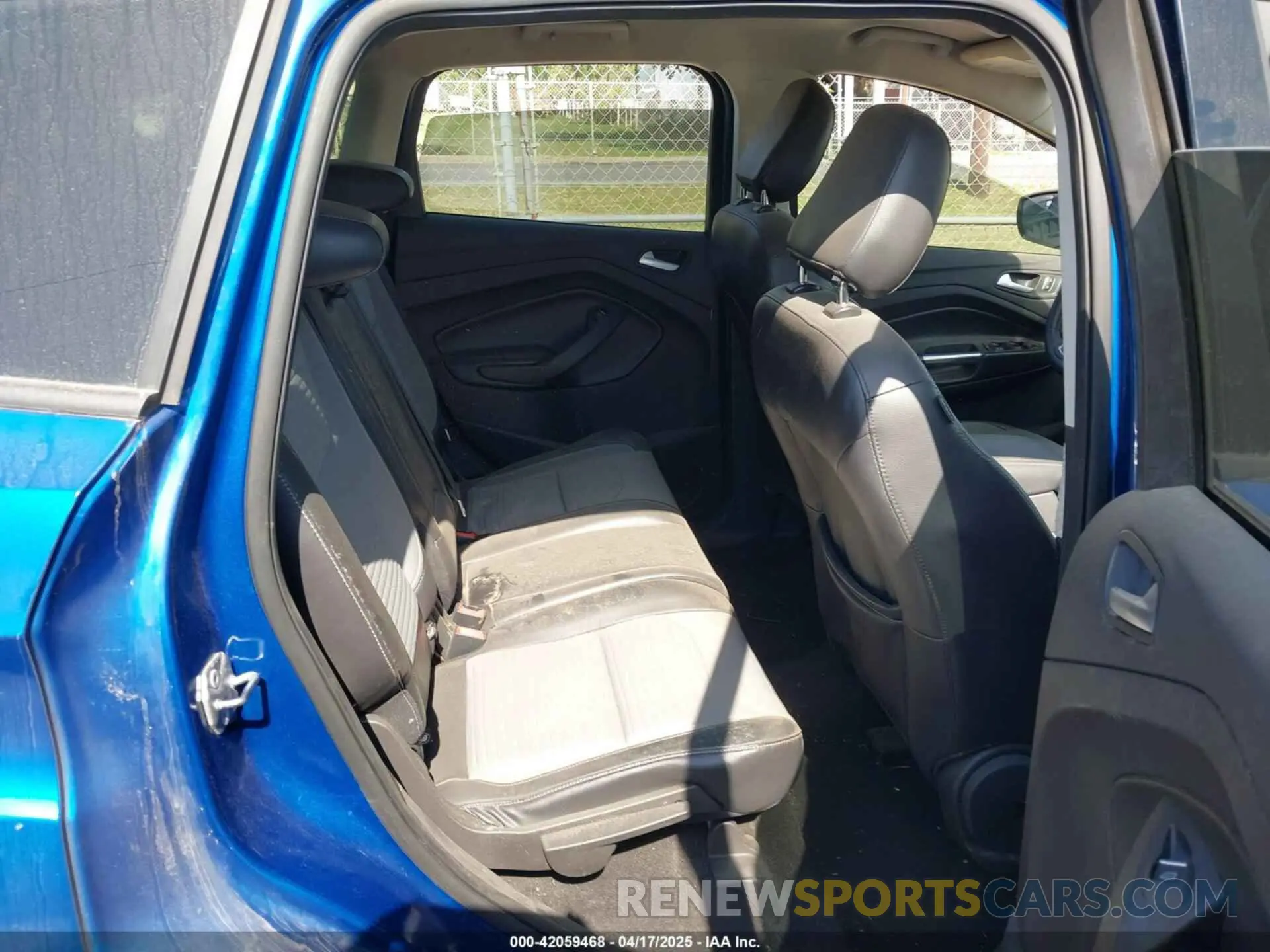 8 fotografías del automóvil dañado 1FMCU0GD1KUB00318 FORD ESCAPE 2019
