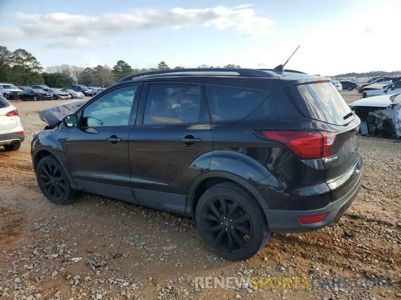 2 fotografías del automóvil dañado 1FMCU0GD1KUB14137 FORD ESCAPE 2019