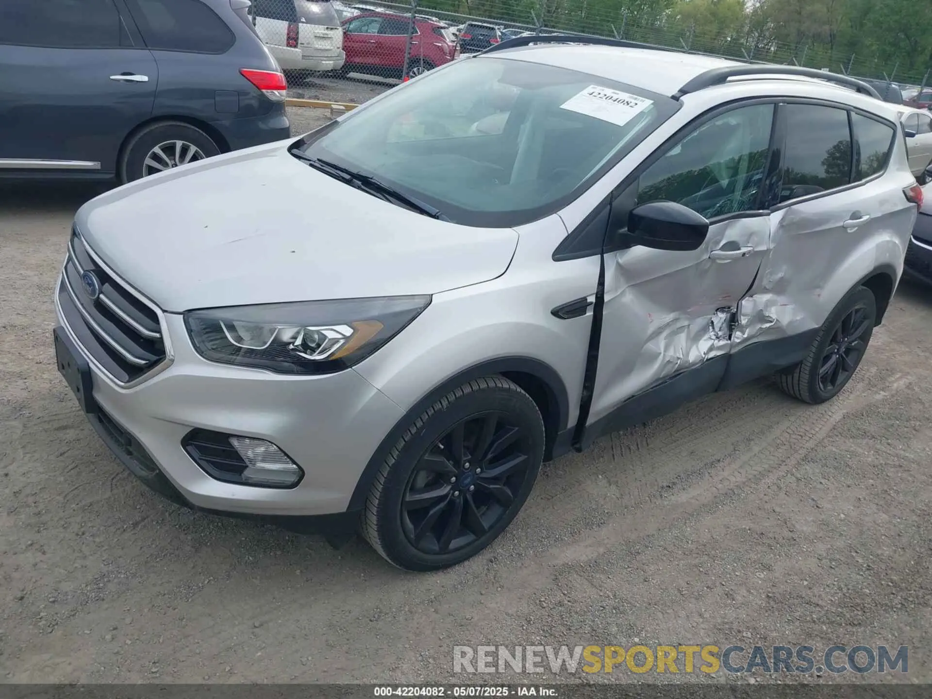 2 fotografías del automóvil dañado 1FMCU0GD1KUB64049 FORD ESCAPE 2019